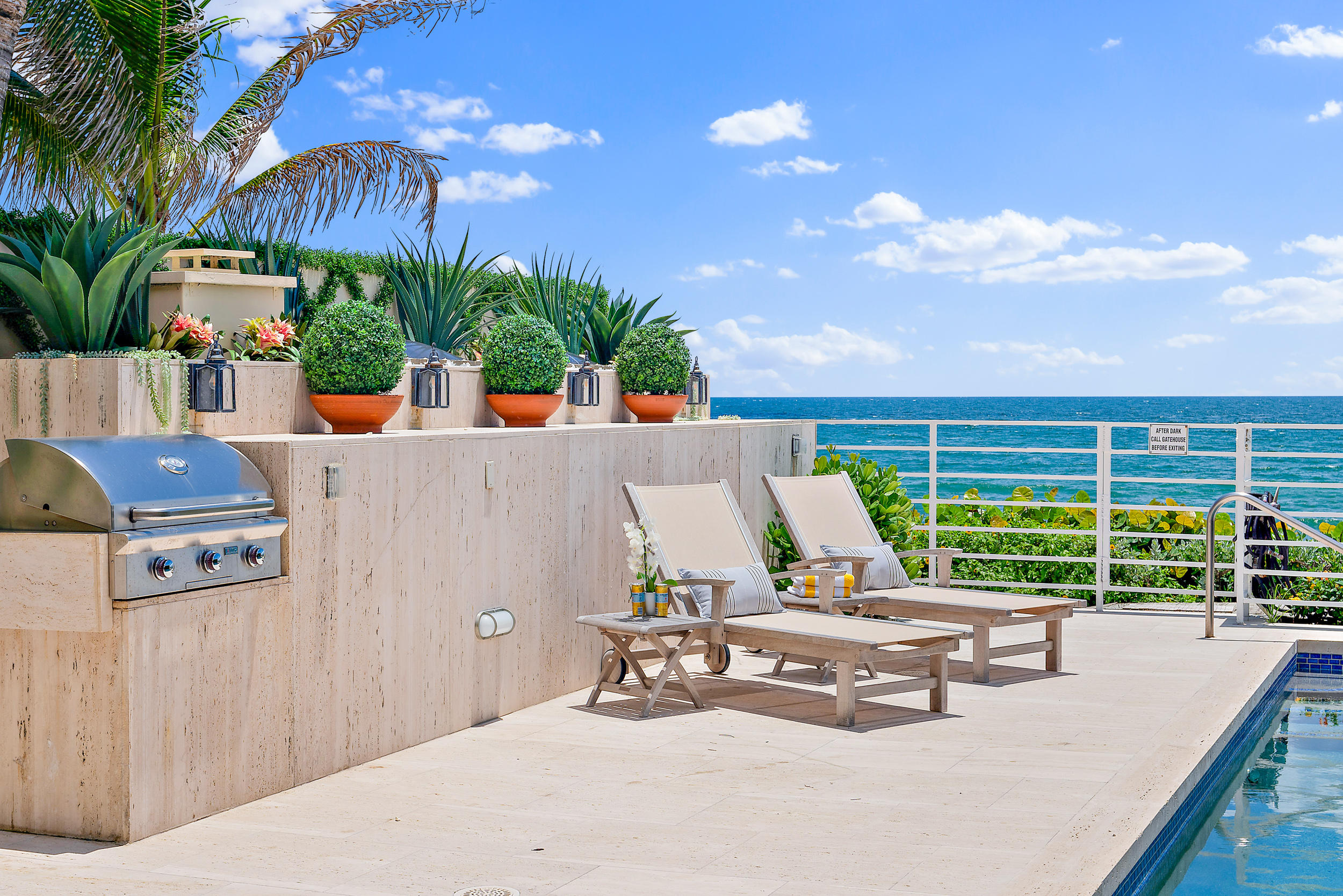 RESIDENCES AT SLOANS CURVE - Residential