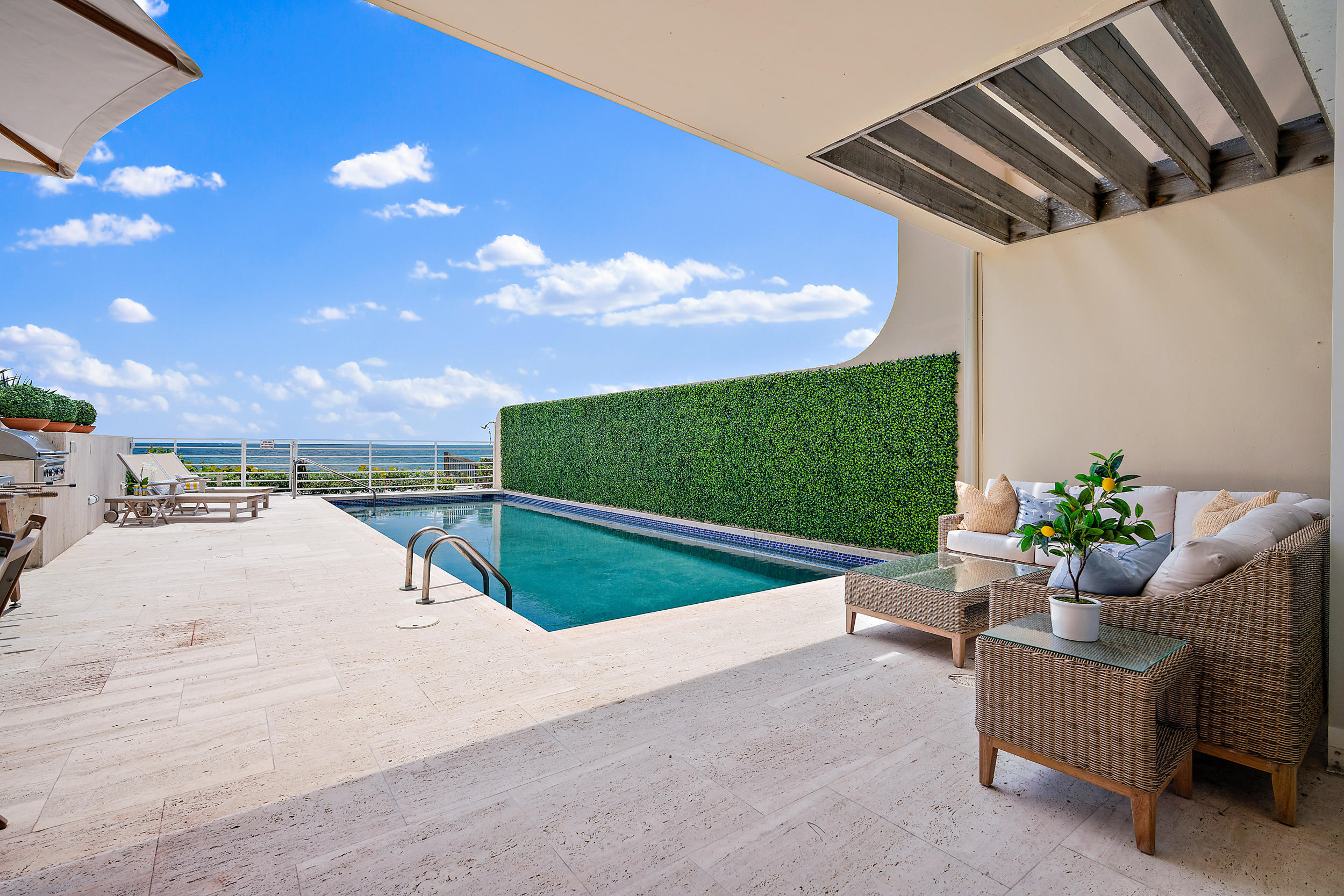 RESIDENCES AT SLOANS CURVE - Residential