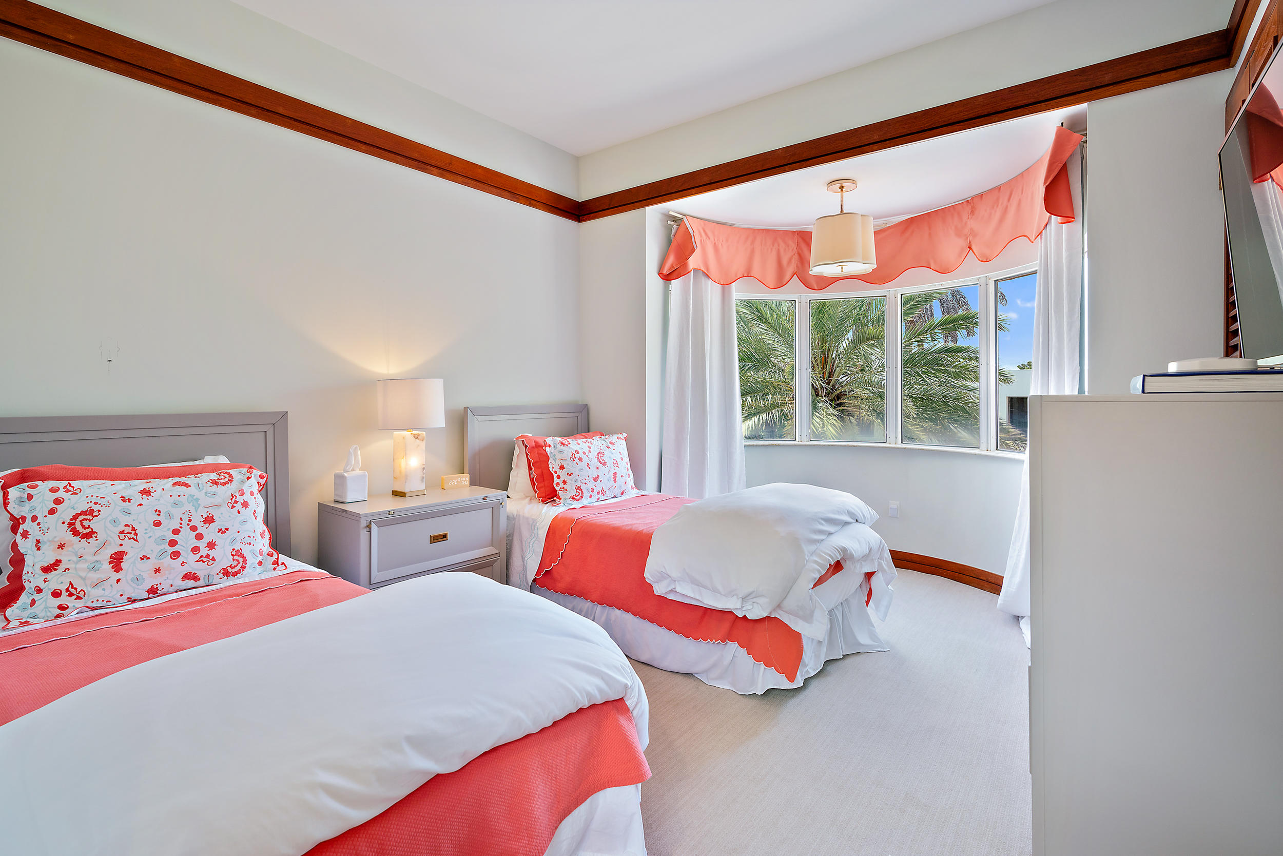 RESIDENCES AT SLOANS CURVE - Residential