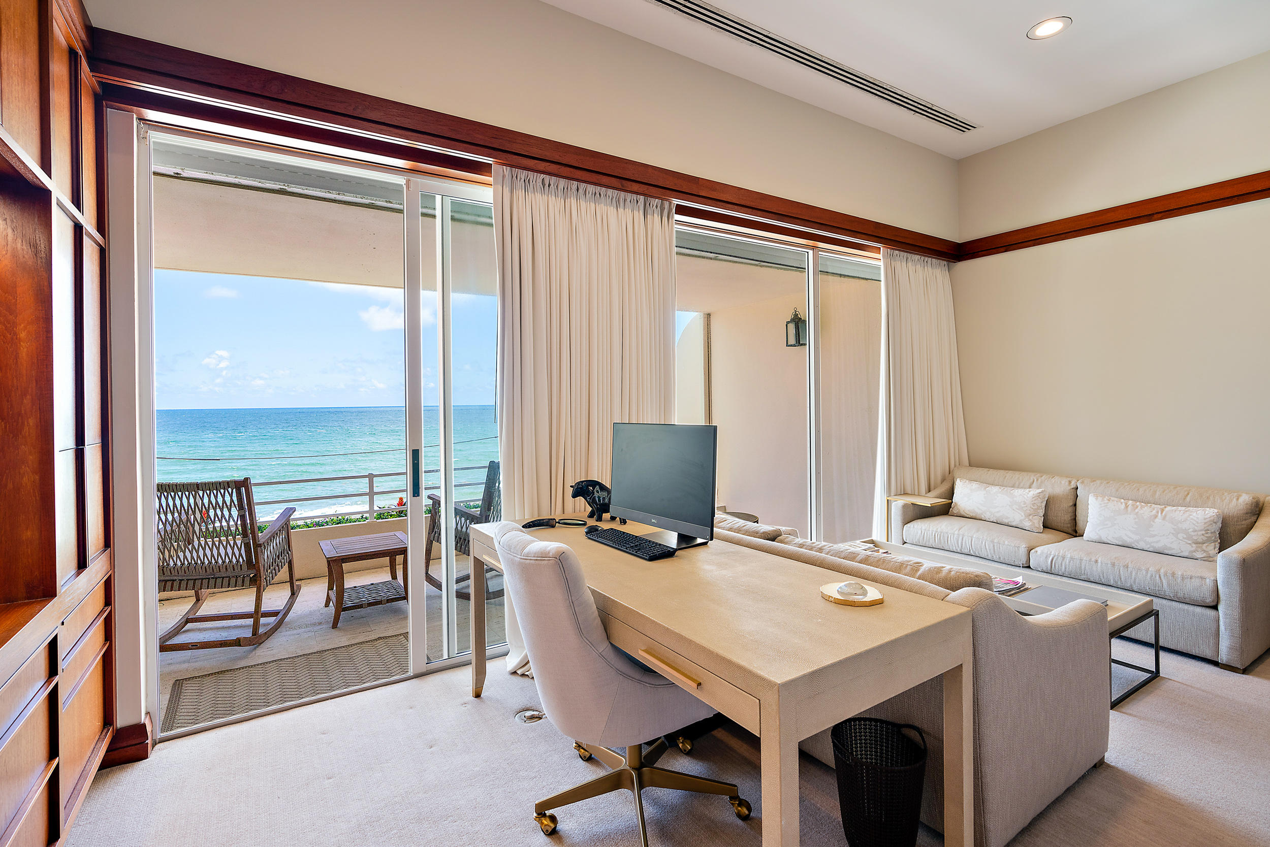 RESIDENCES AT SLOANS CURVE - Residential