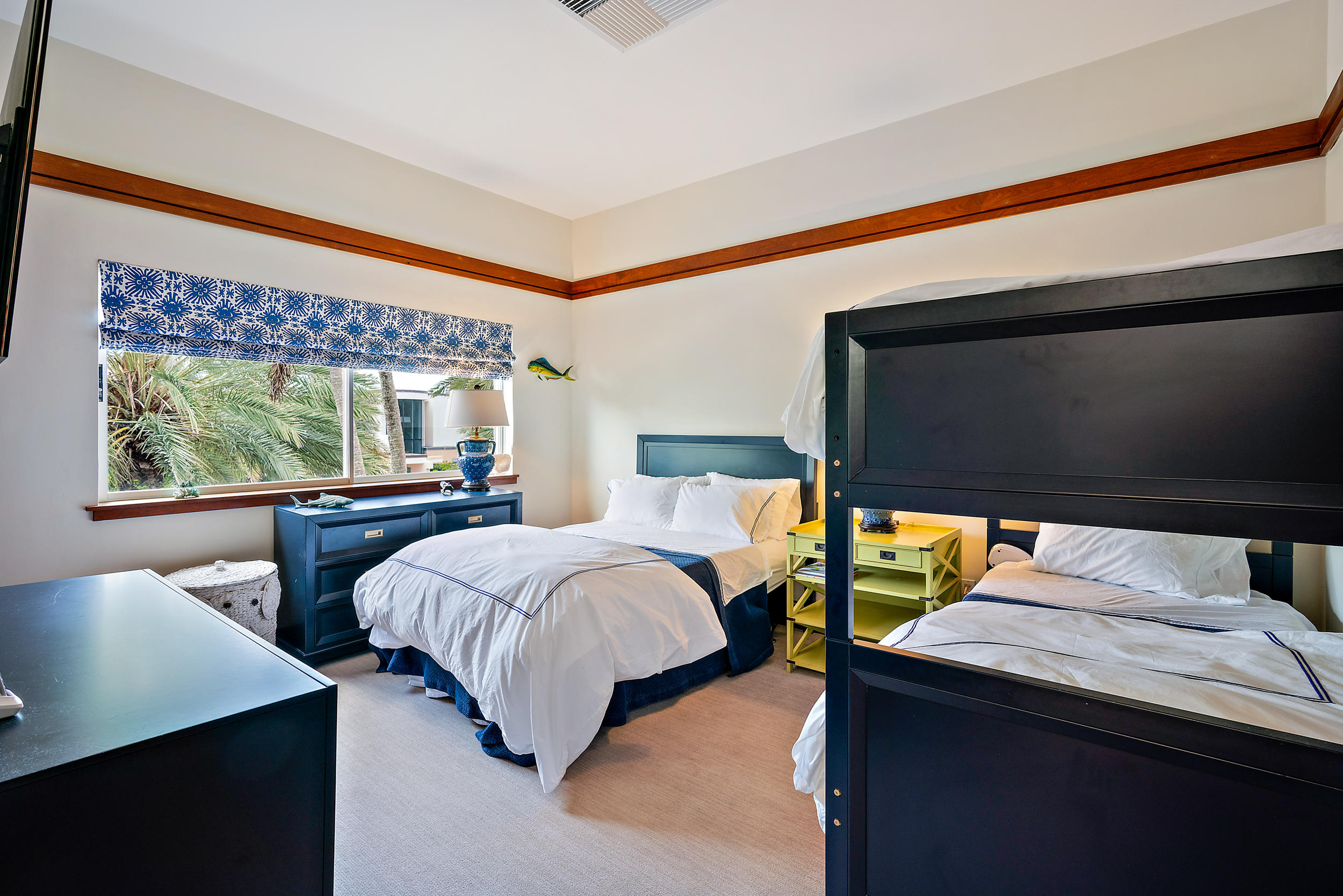 RESIDENCES AT SLOANS CURVE - Residential