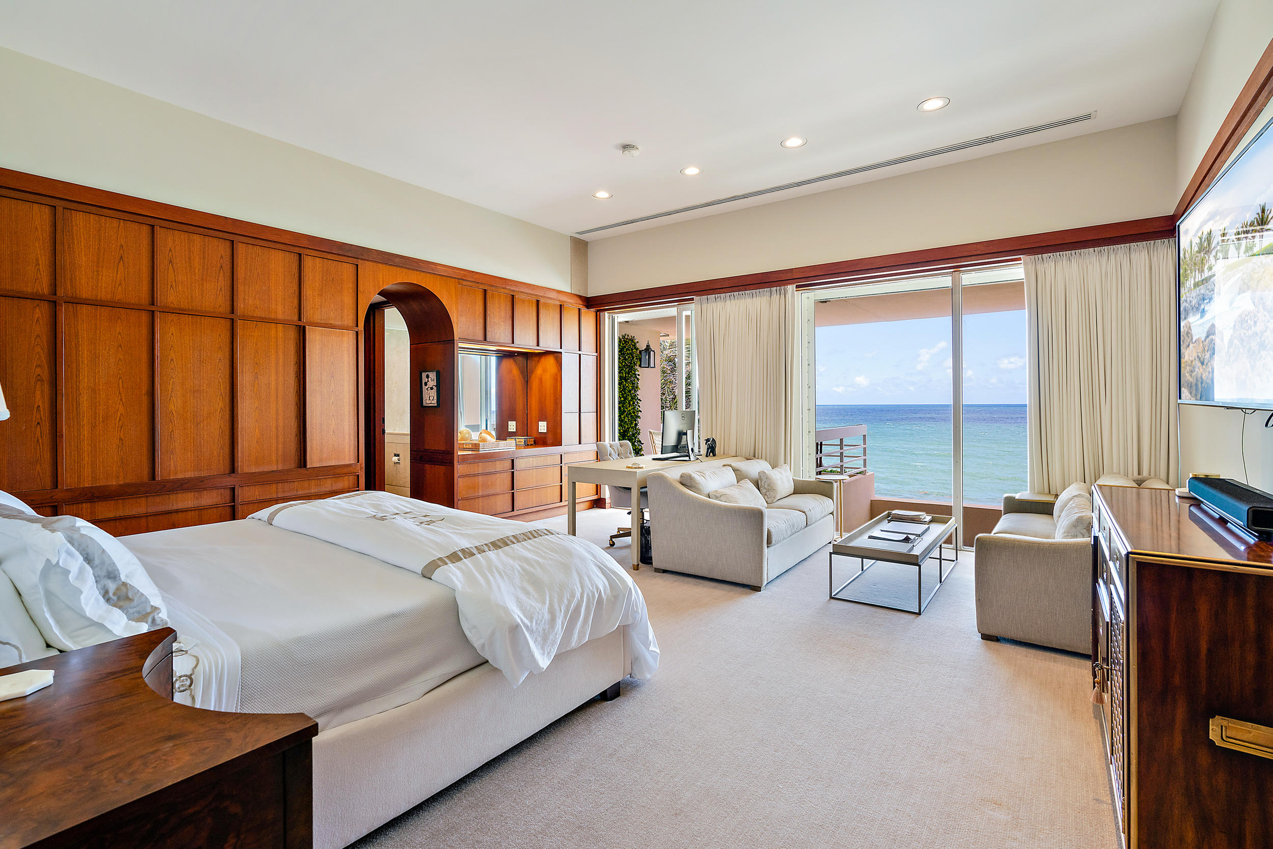 RESIDENCES AT SLOANS CURVE - Residential