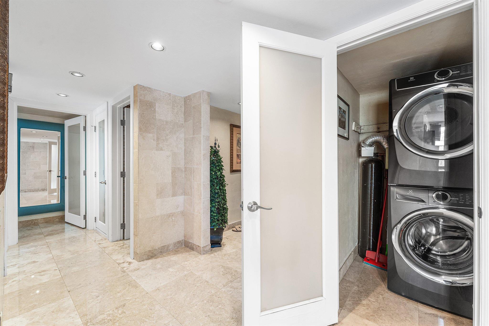 REGENCY TOWER CONDO - Residential