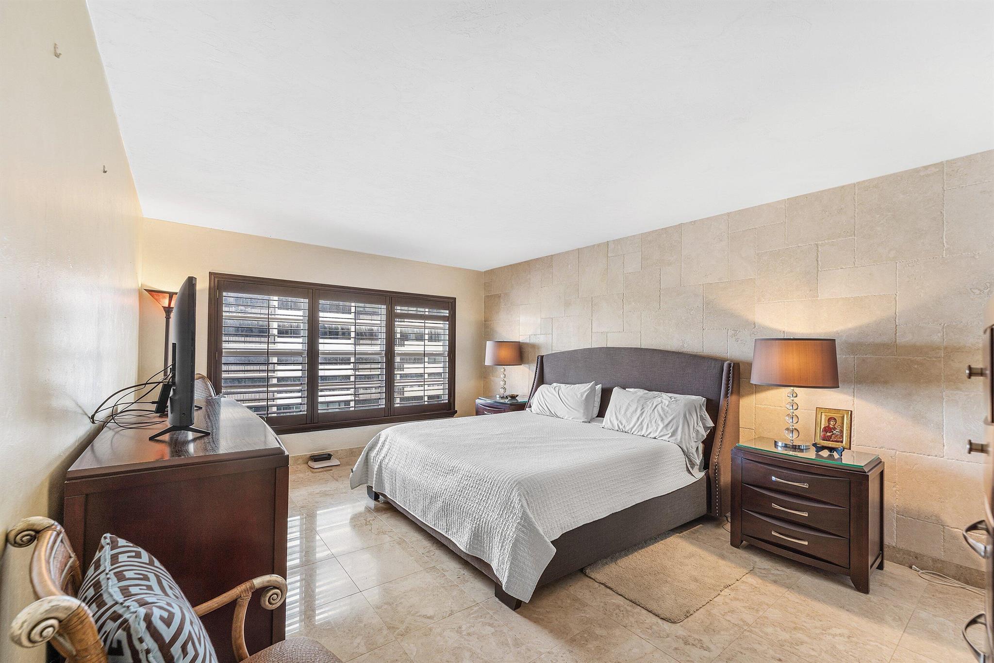 REGENCY TOWER CONDO - Residential