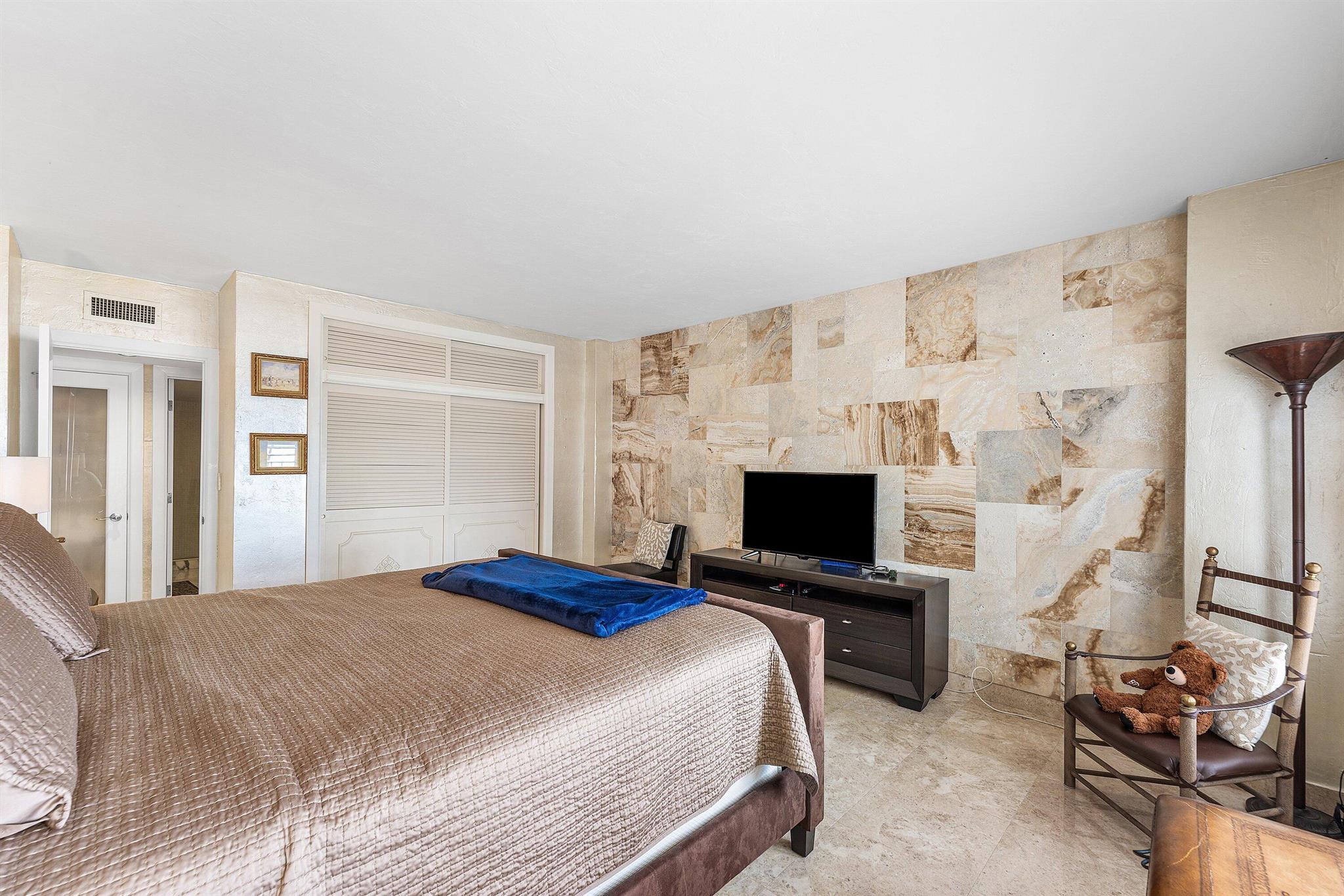 REGENCY TOWER CONDO - Residential