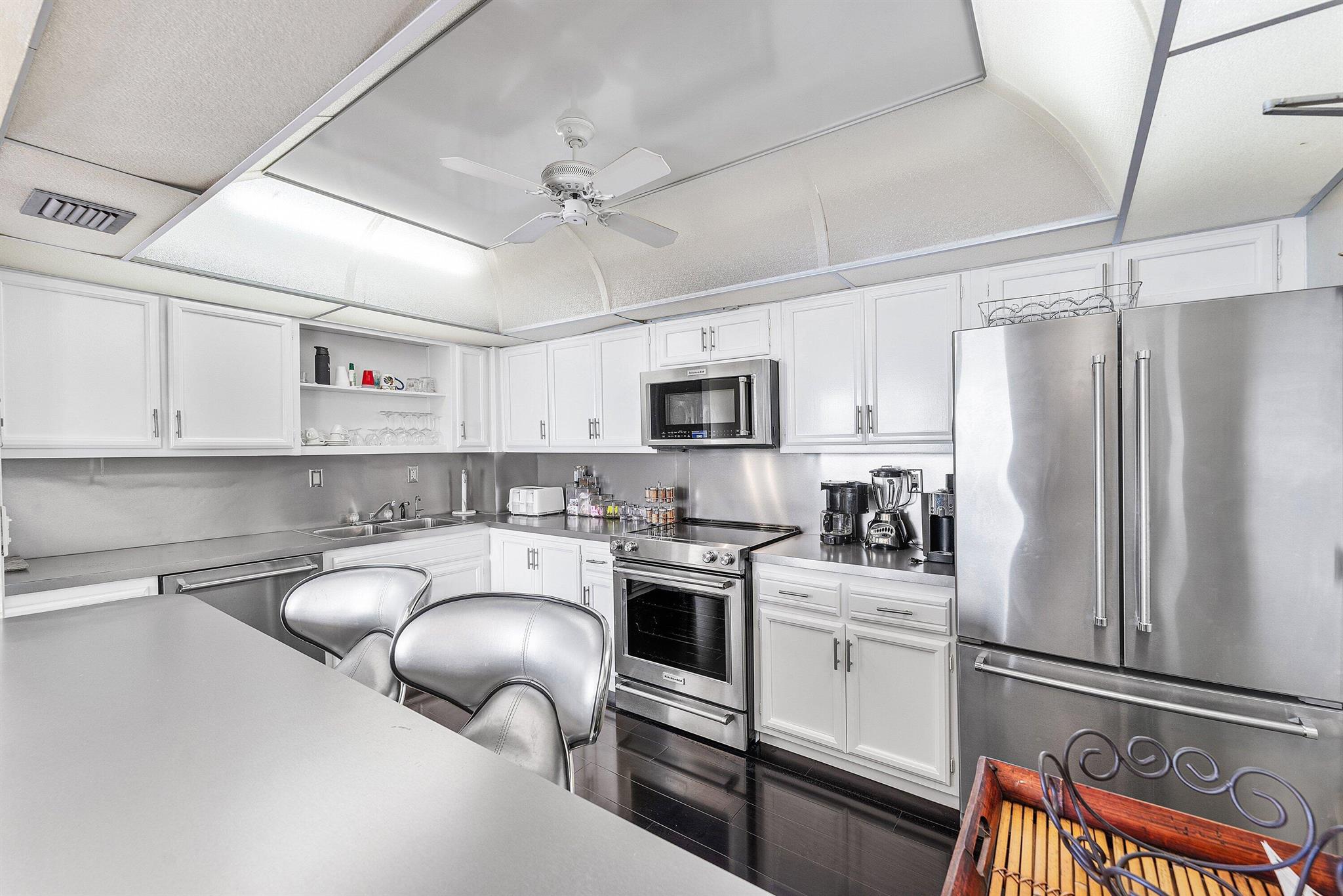 REGENCY TOWER CONDO - Residential