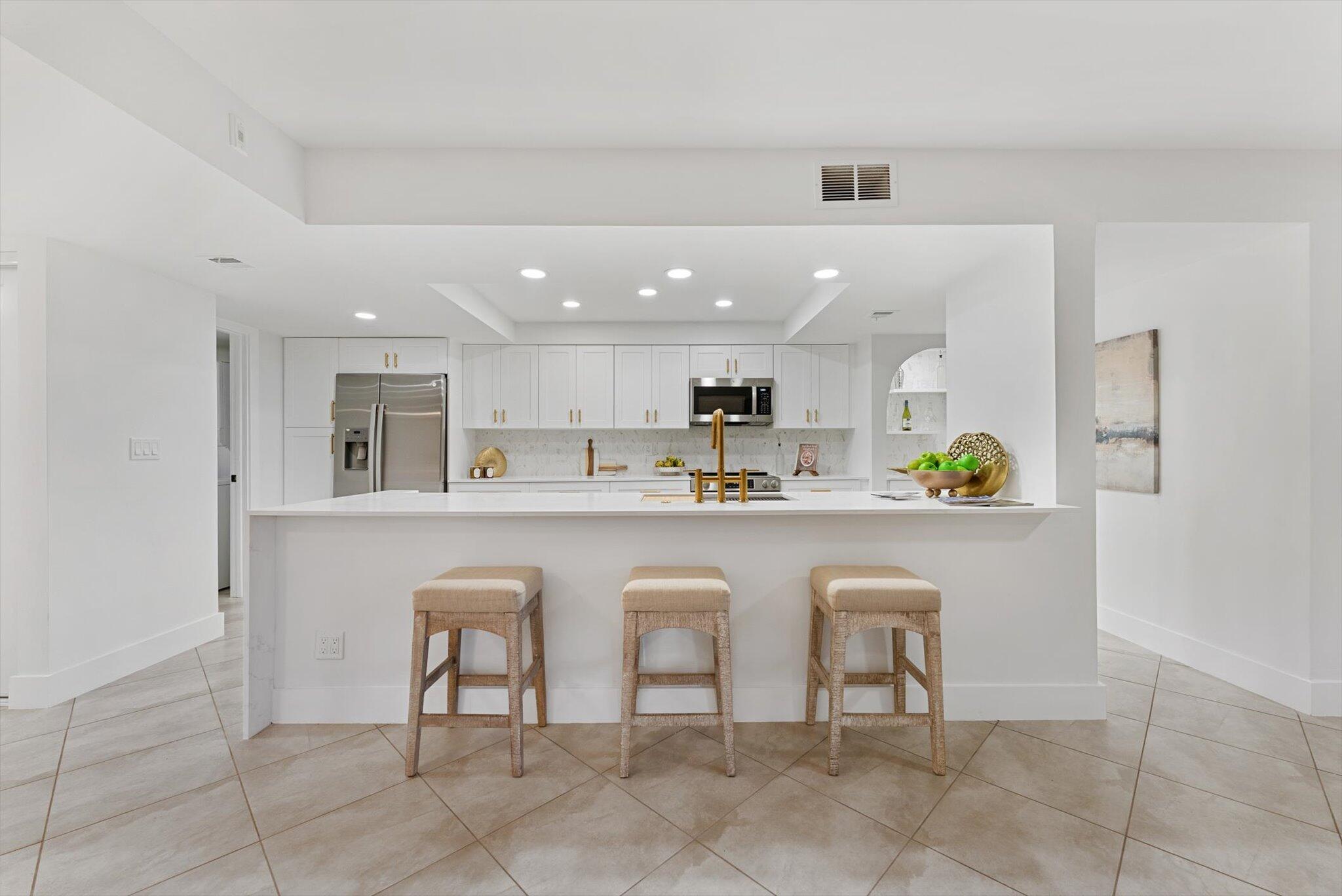 2455 Lindell Boulevard 3103