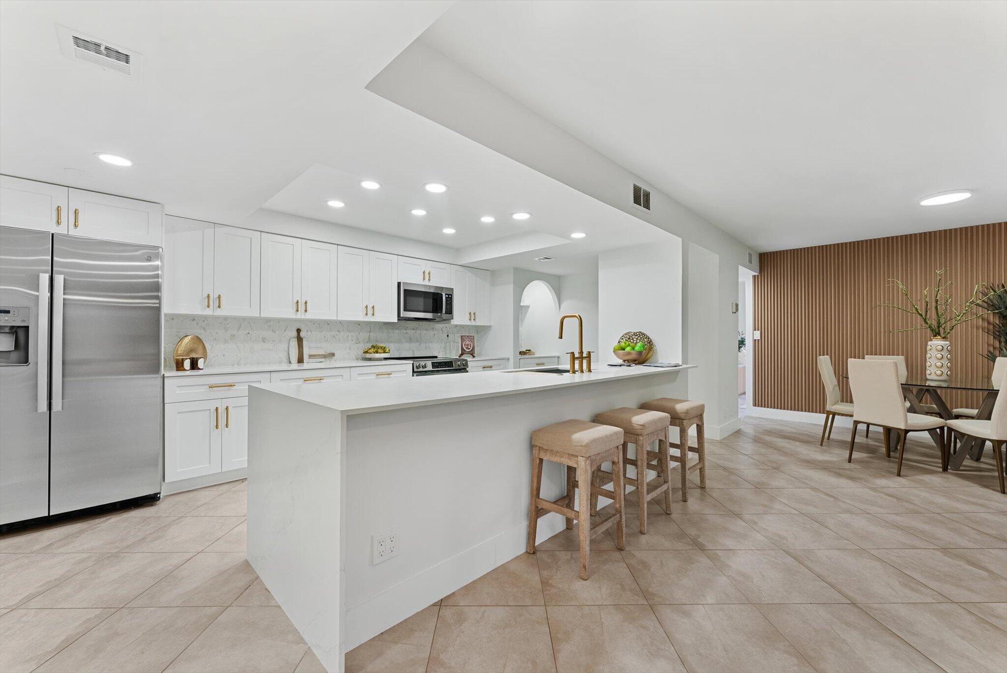 2455 Lindell Boulevard 3103