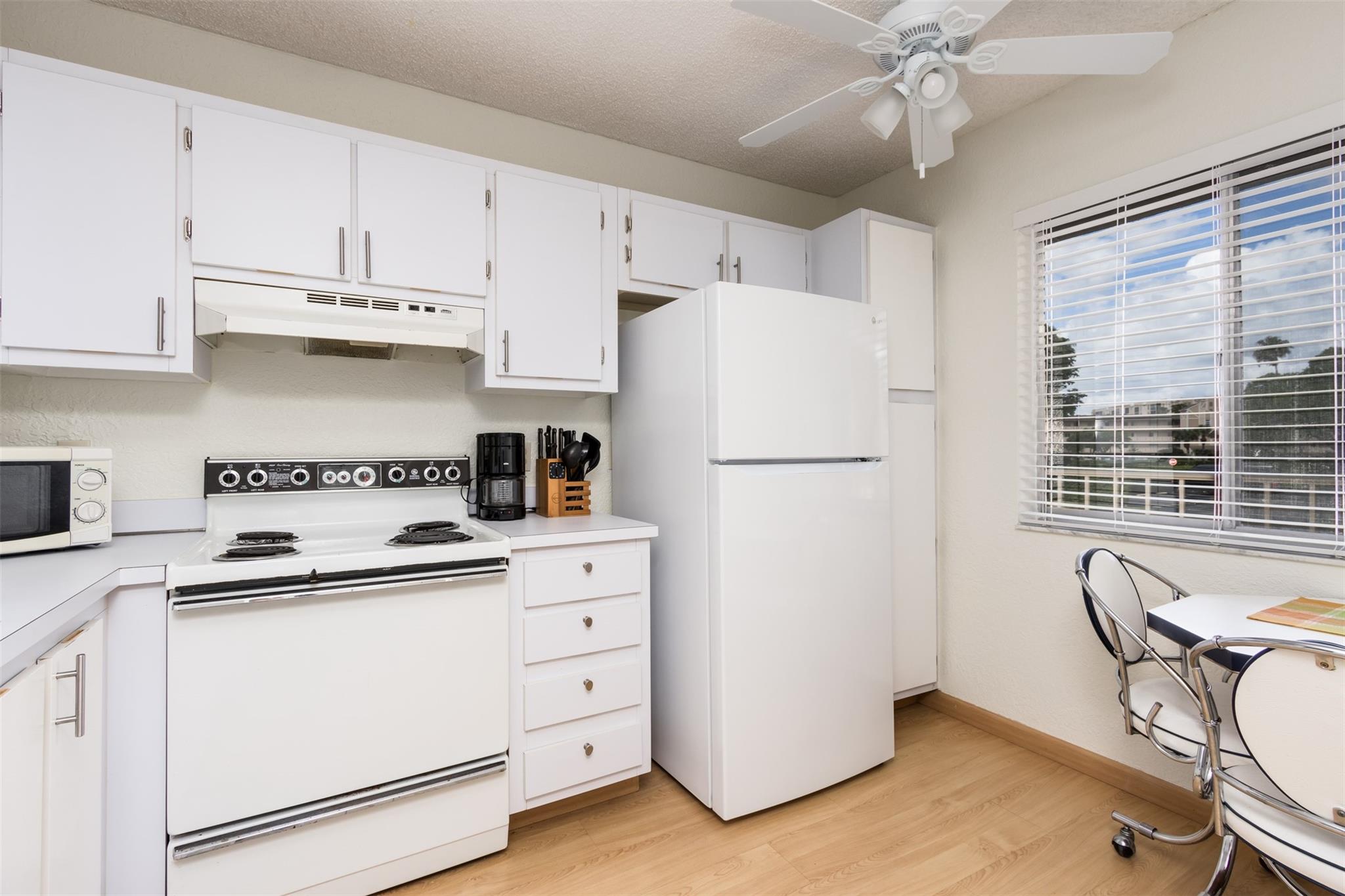 6795 Huntington Ln 201, Delray Beach, FL, 33446/$155,000 2 6795 Huntington Ln 201