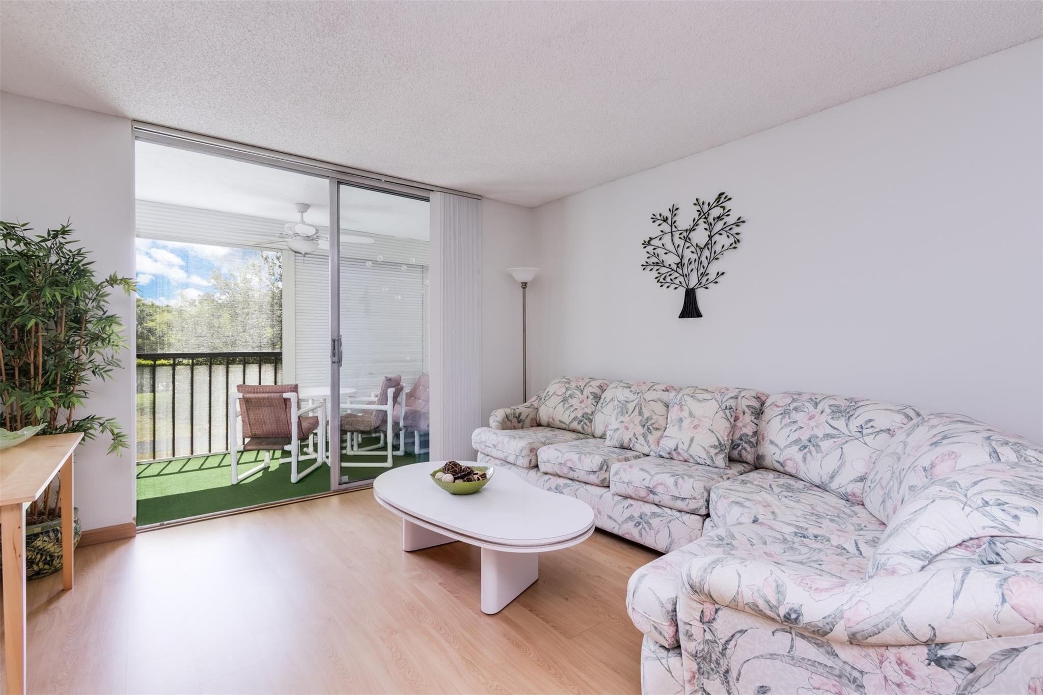 6795 Huntington Ln 201, Delray Beach, FL, 33446/$155,000 4 6795 Huntington Ln 201