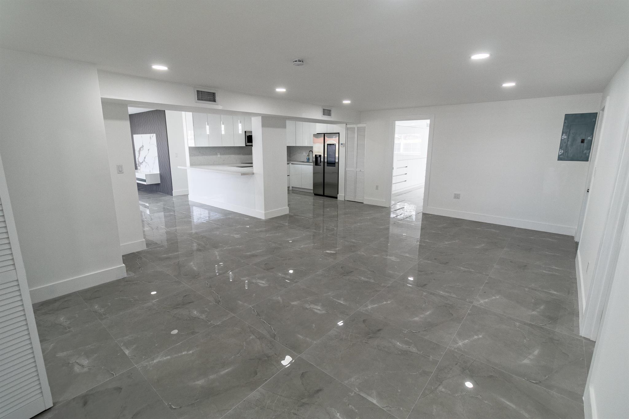 WESTWOOD LAKE 7TH ADDN - Residential