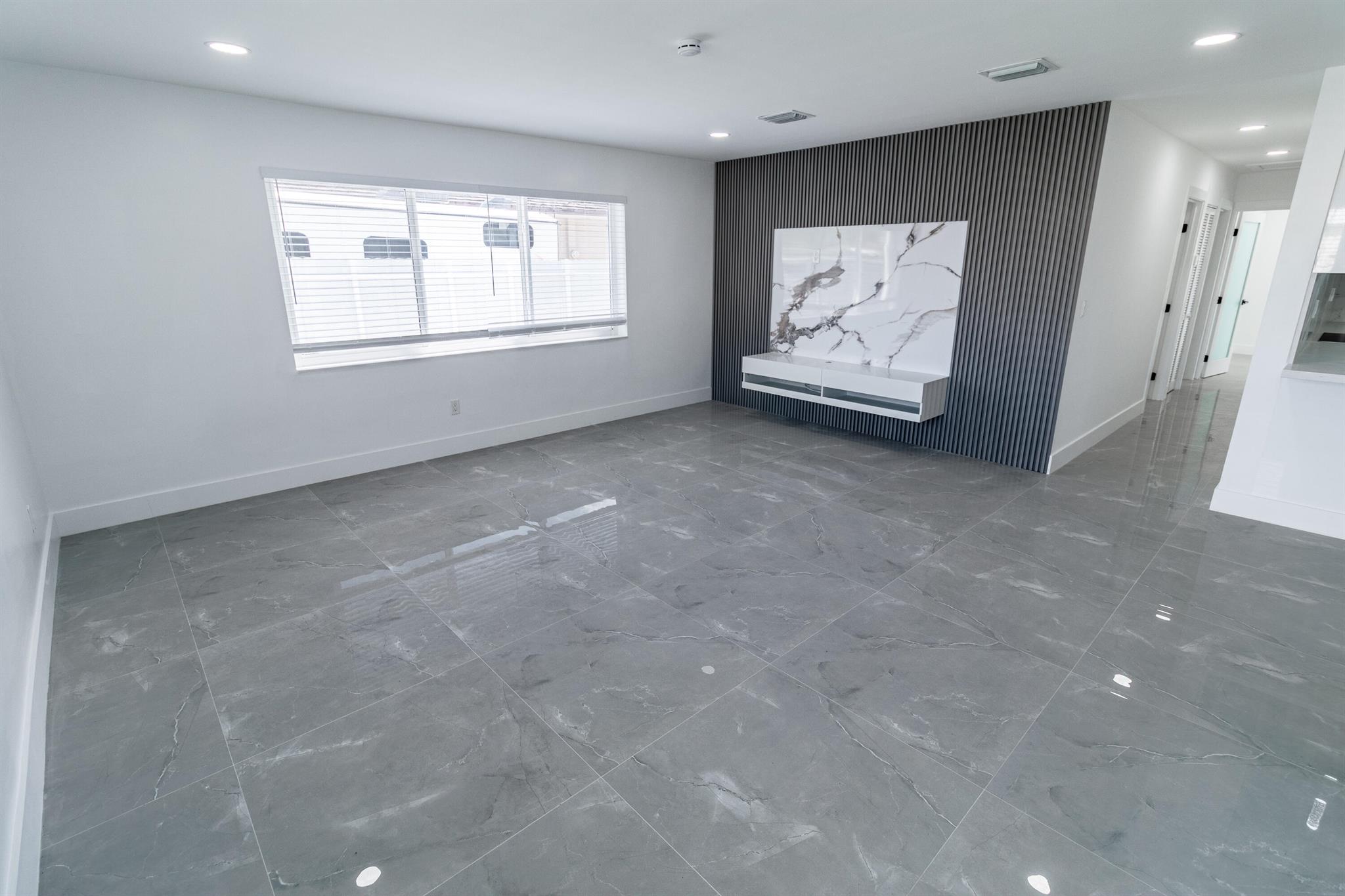 WESTWOOD LAKE 7TH ADDN - Residential