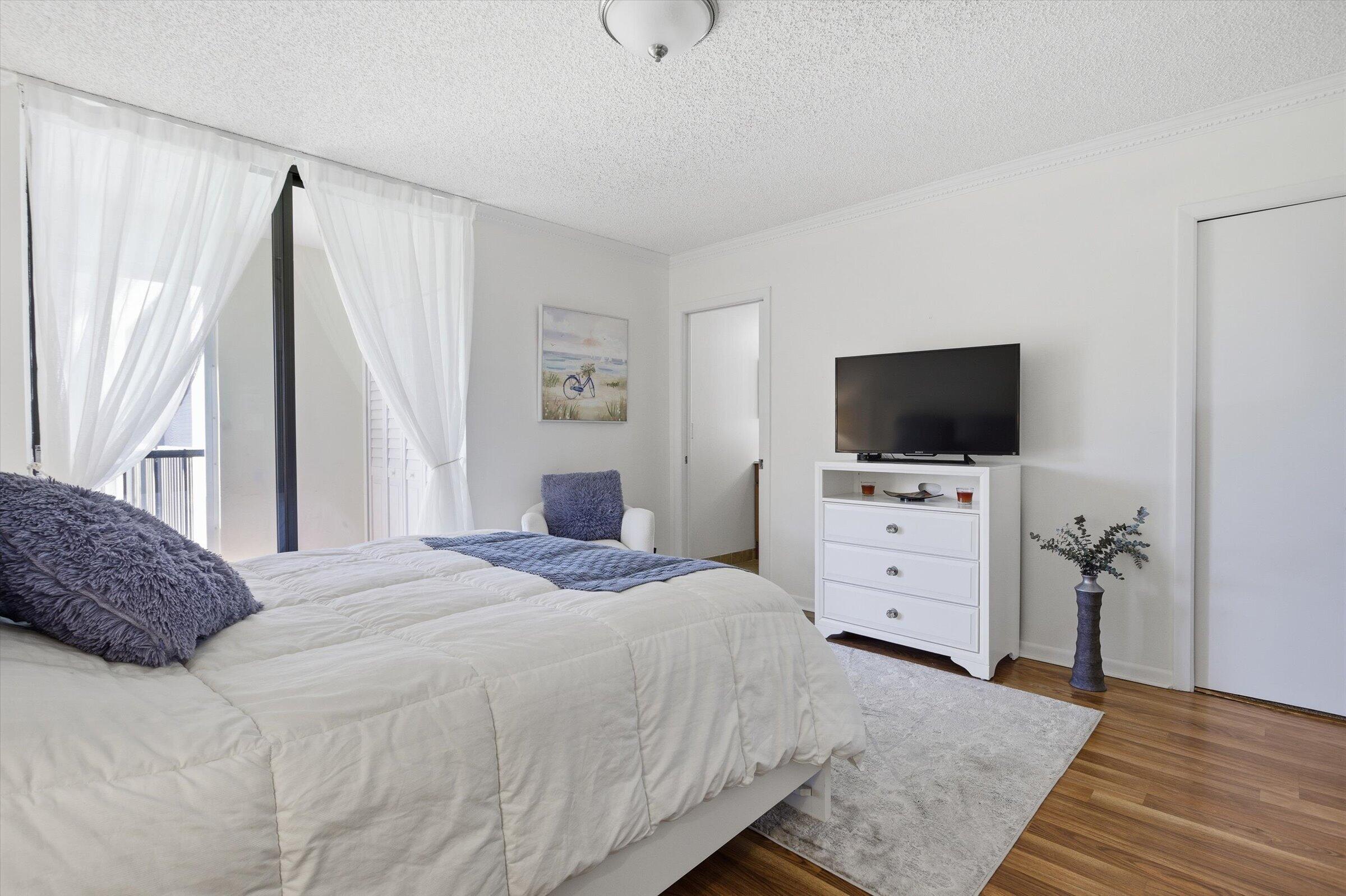 CYPRESS CONDO - Residential