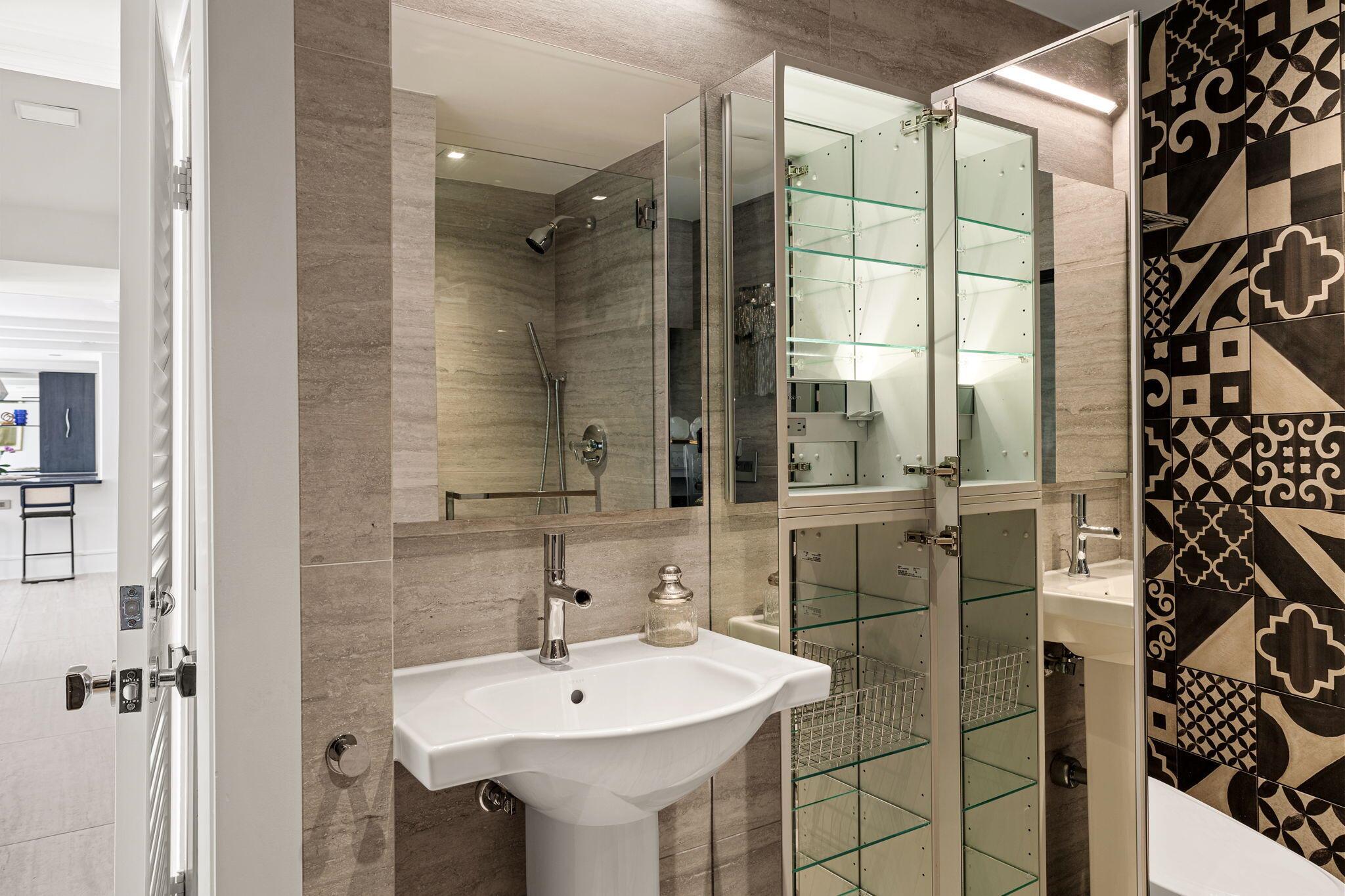 PALM BEACH TOWERS CONDO - Residential