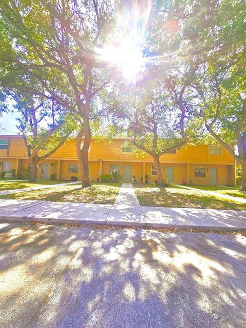 2018 S 10th Street C Fort Pierce FL 34950