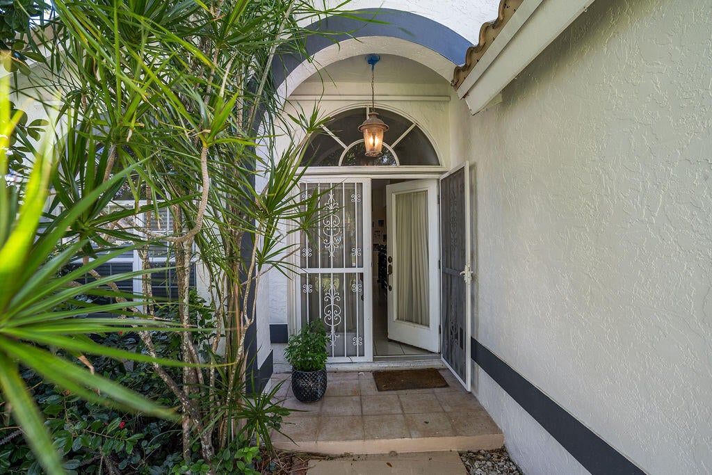 Properties 740 Lake Wellington Drive