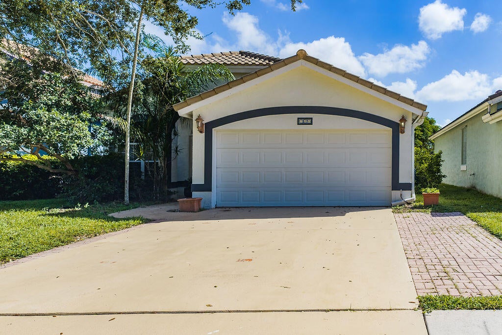 Properties 740 Lake Wellington Drive