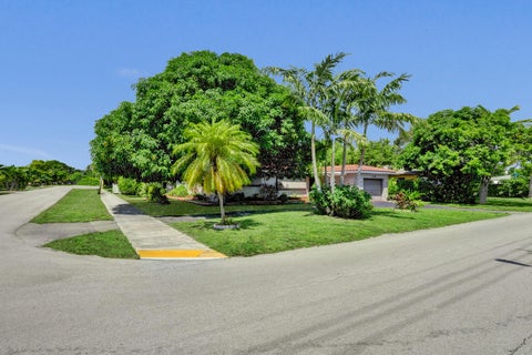 Photo of 1112 S 22nd Court, Hollywood, FL 33020 (MLS # B26073733)