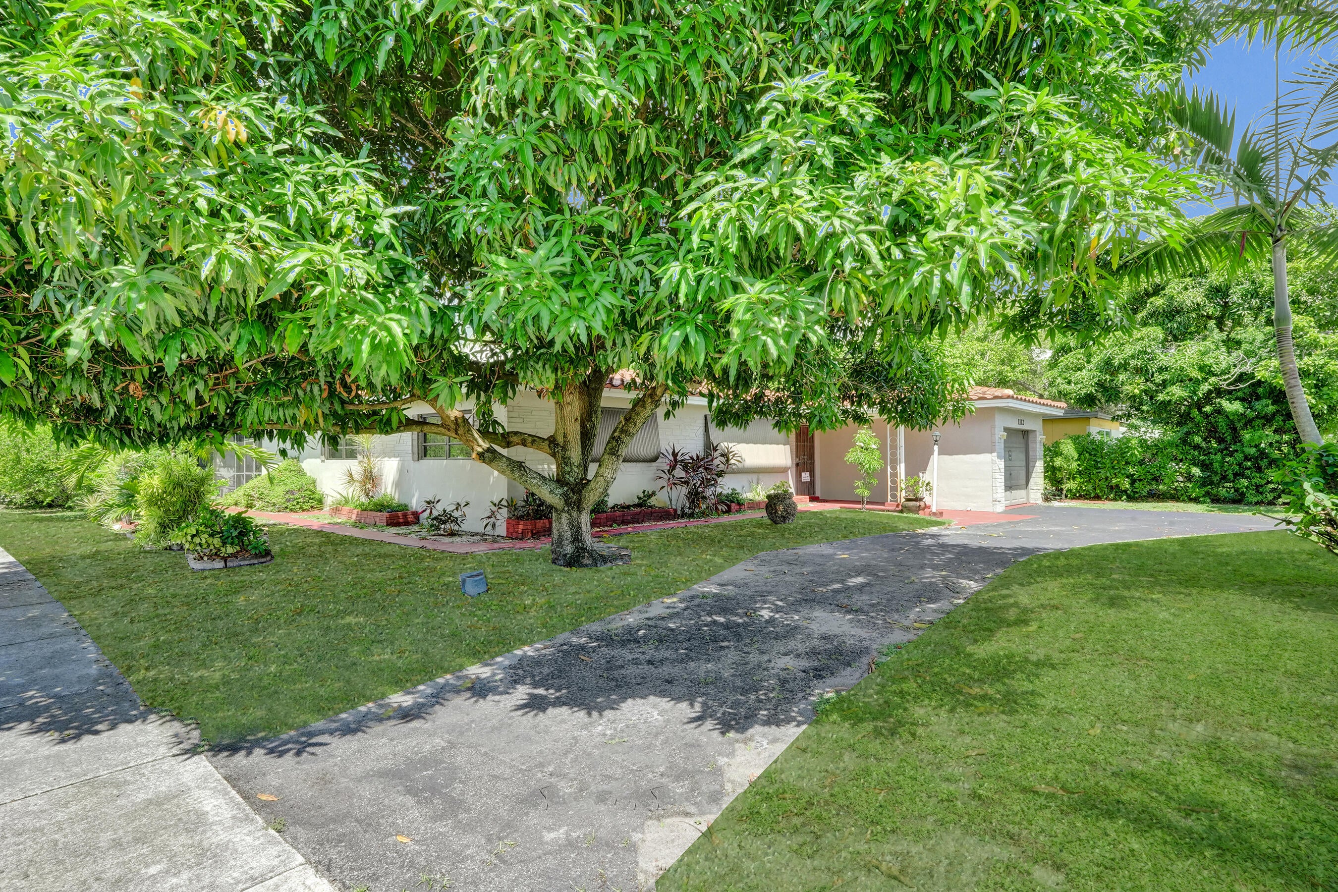 1112 S 22nd Court