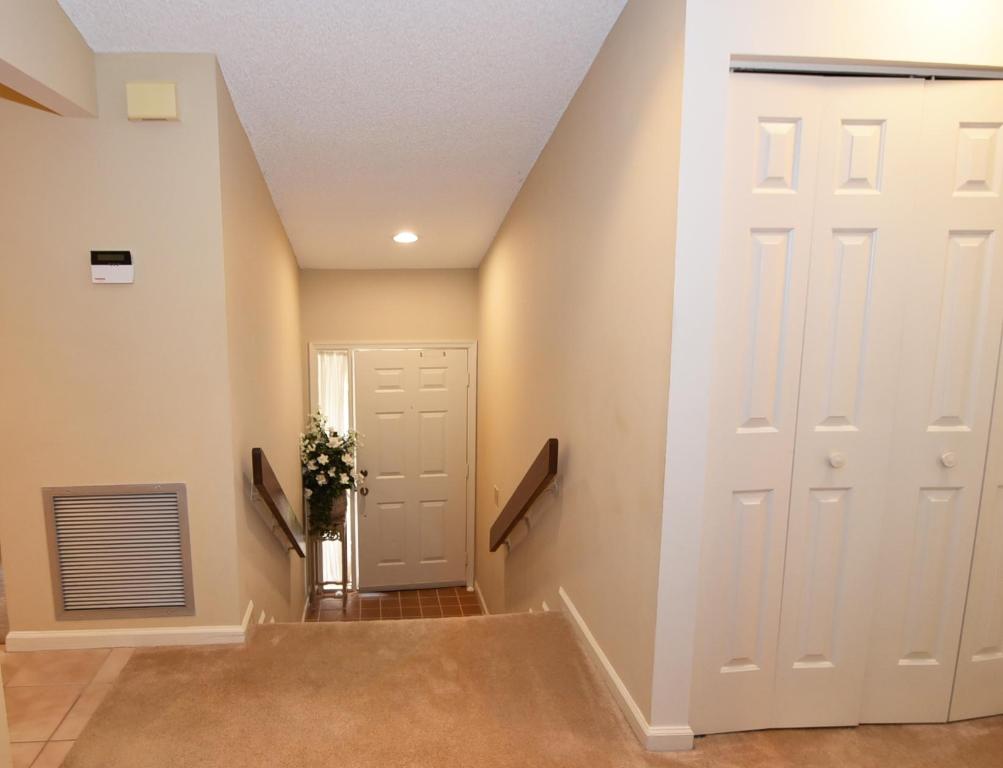 COACH HOUSES OF TOWN PLACE CONDO - Residential Lease