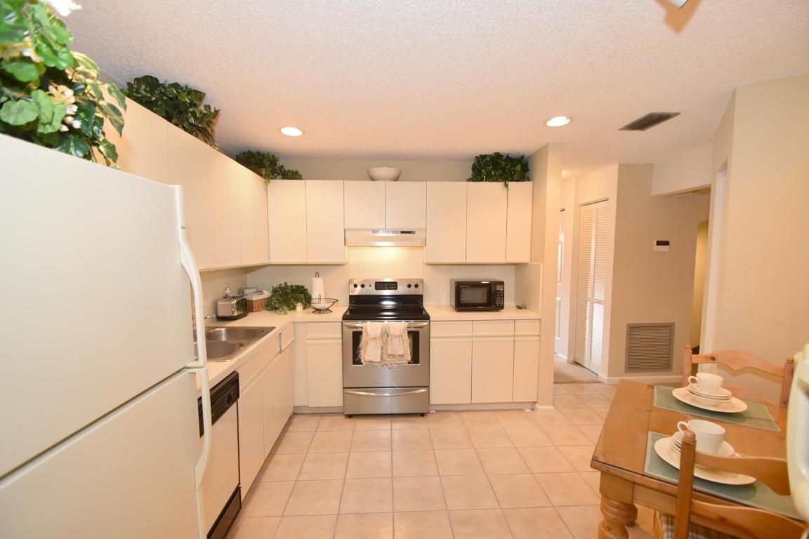 COACH HOUSES OF TOWN PLACE CONDO - Residential Lease