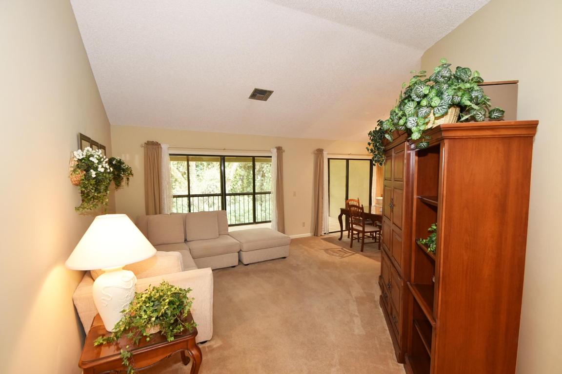 COACH HOUSES OF TOWN PLACE CONDO - Residential Lease