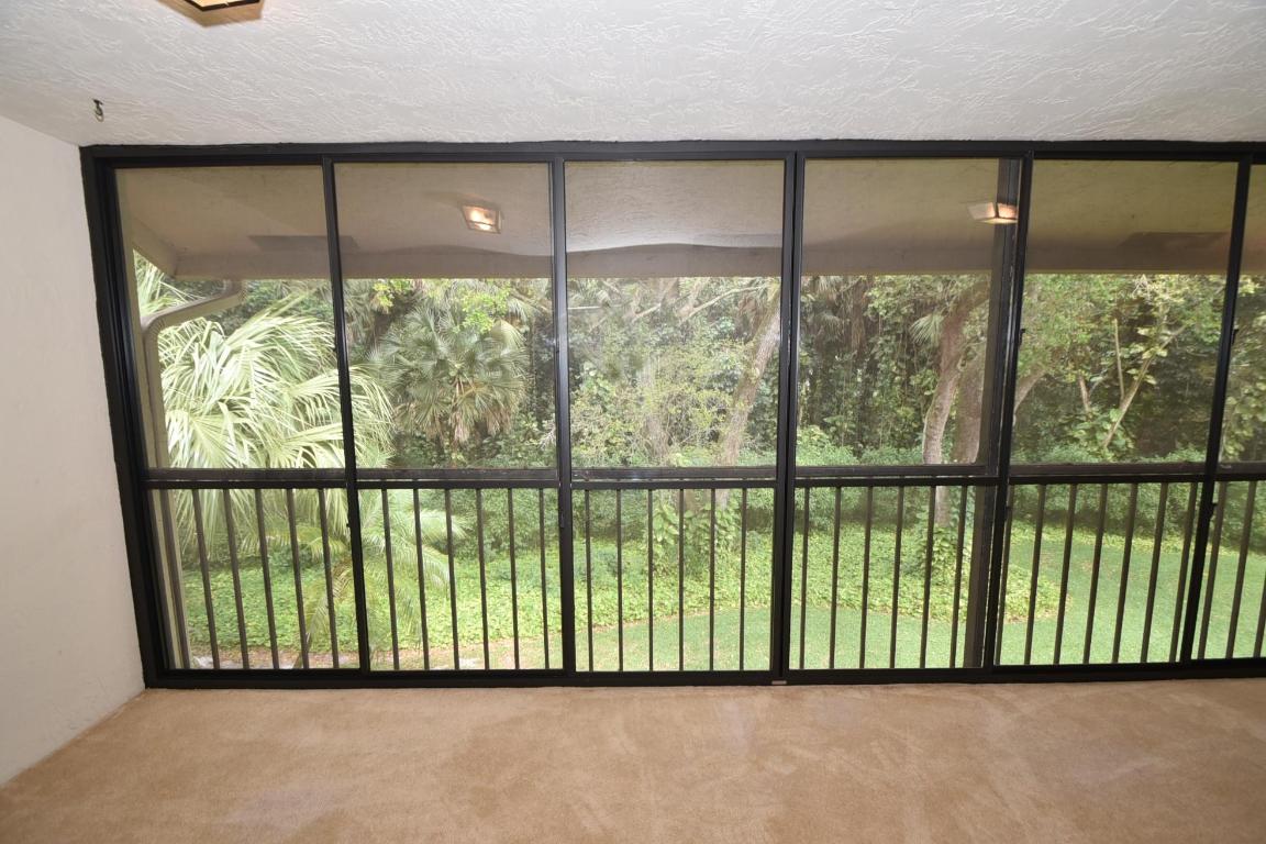 COACH HOUSES OF TOWN PLACE CONDO - Residential Lease