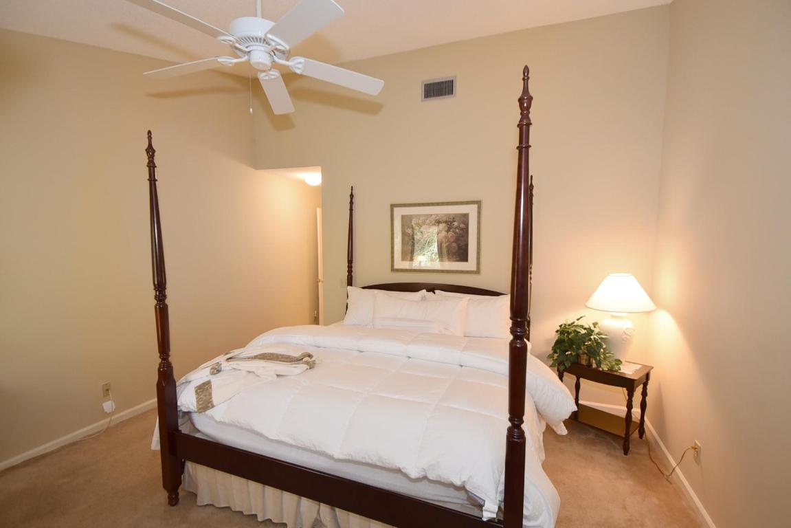 COACH HOUSES OF TOWN PLACE CONDO - Residential Lease