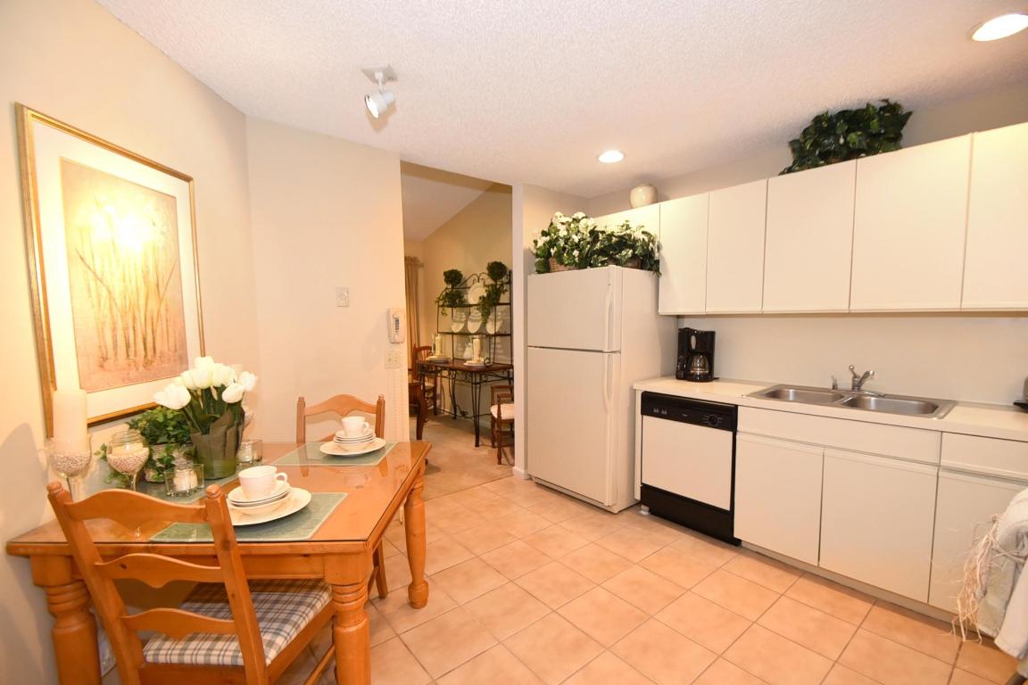 COACH HOUSES OF TOWN PLACE CONDO - Residential Lease