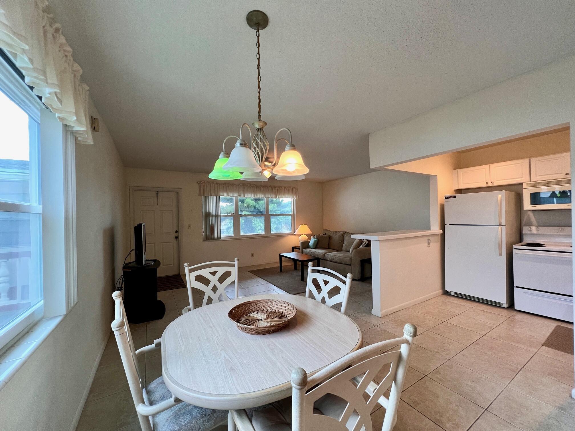 93 Norwich D, West Palm Beach, FL, 33417/$79,900 4 93 Norwich D