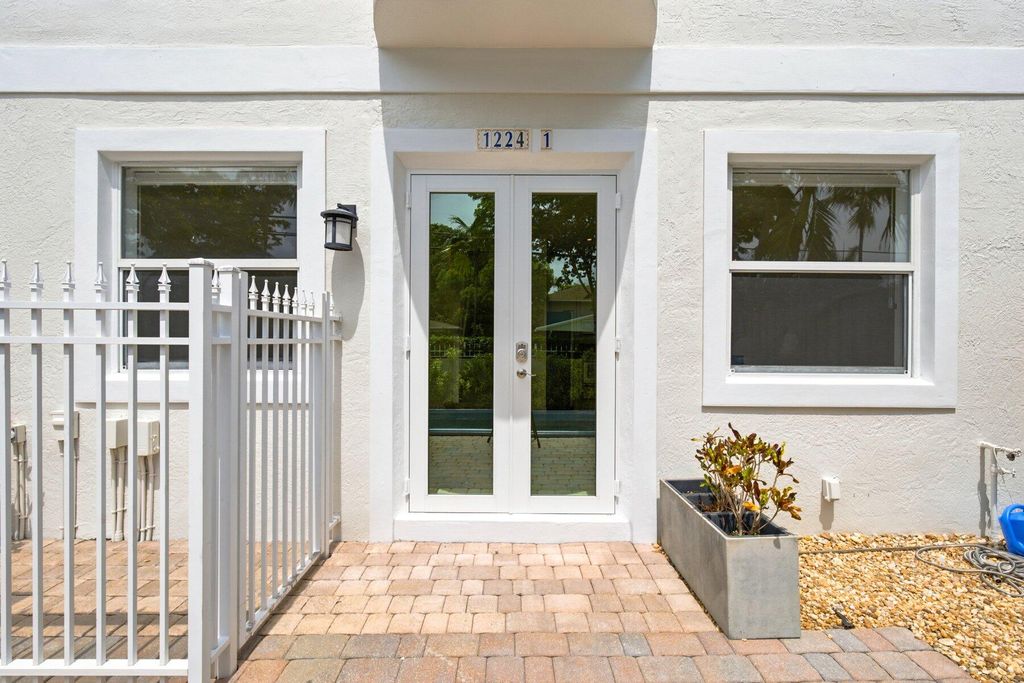 Photo of 1224 NE 18th Avenue #1, Fort Lauderdale, FL 33304 (MLS # B26043337)