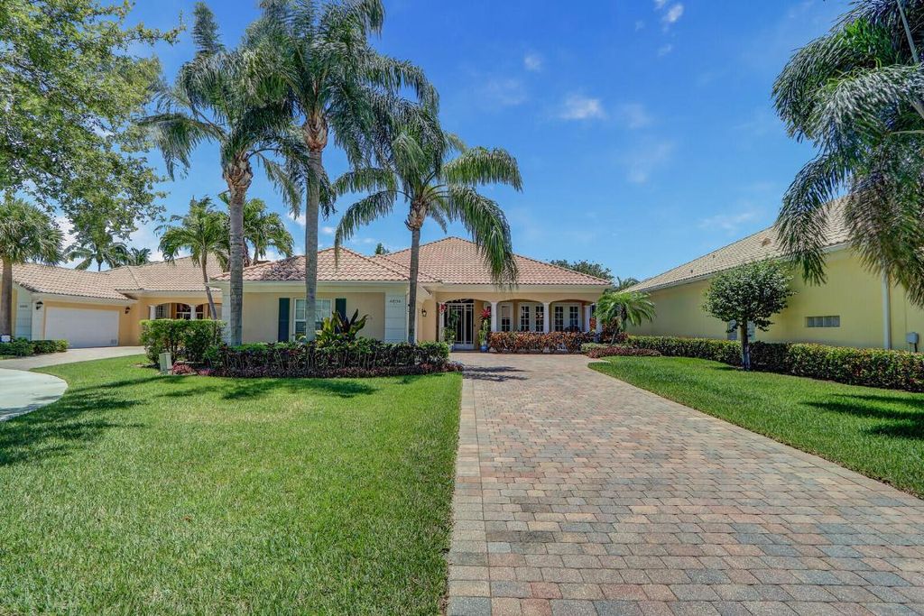 Photo of 4804 Eugenia Drive, Palm Beach Gardens, FL 33418 (MLS # R10980273)