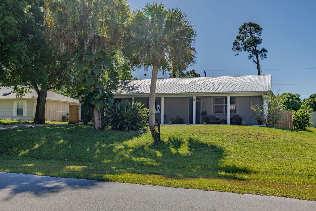 Photo of 1415 SW 16th Ct Court SW, Vero Beach, FL 32962 (MLS # B26005379)