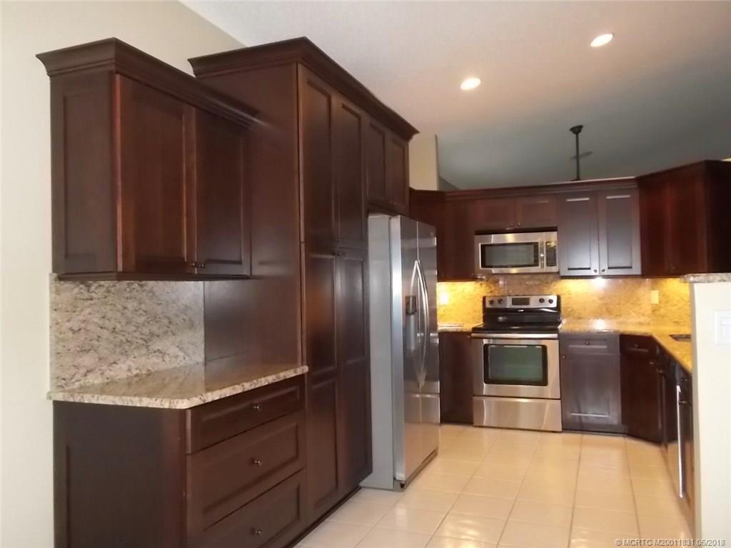 CHARTER CLUB AT MARTIN DOWNS - Residential