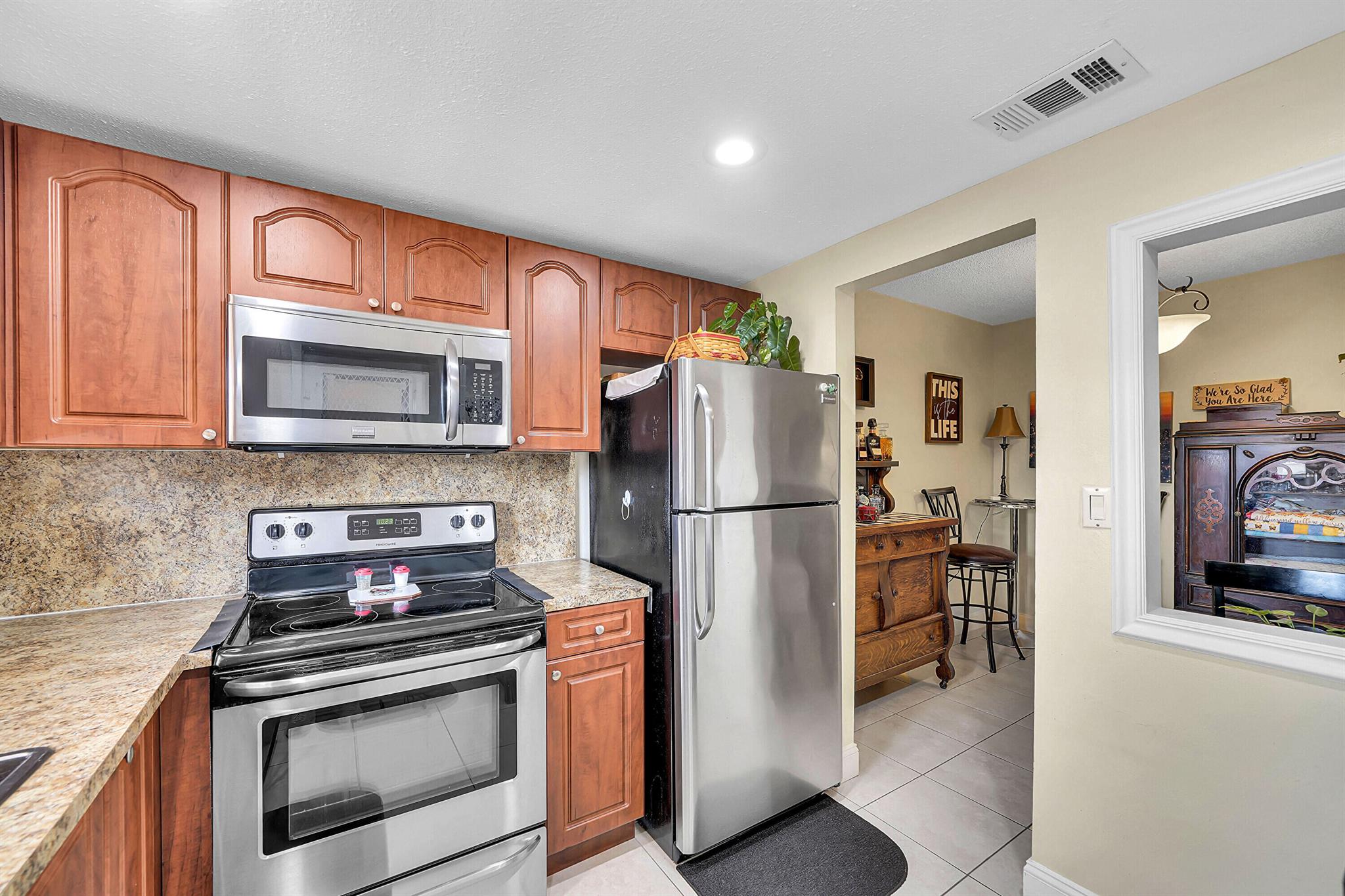 Hollywood, Florida 33021, United States, 2 Bedrooms Bedrooms, ,1 BathroomBathrooms,Residential,Active,209611