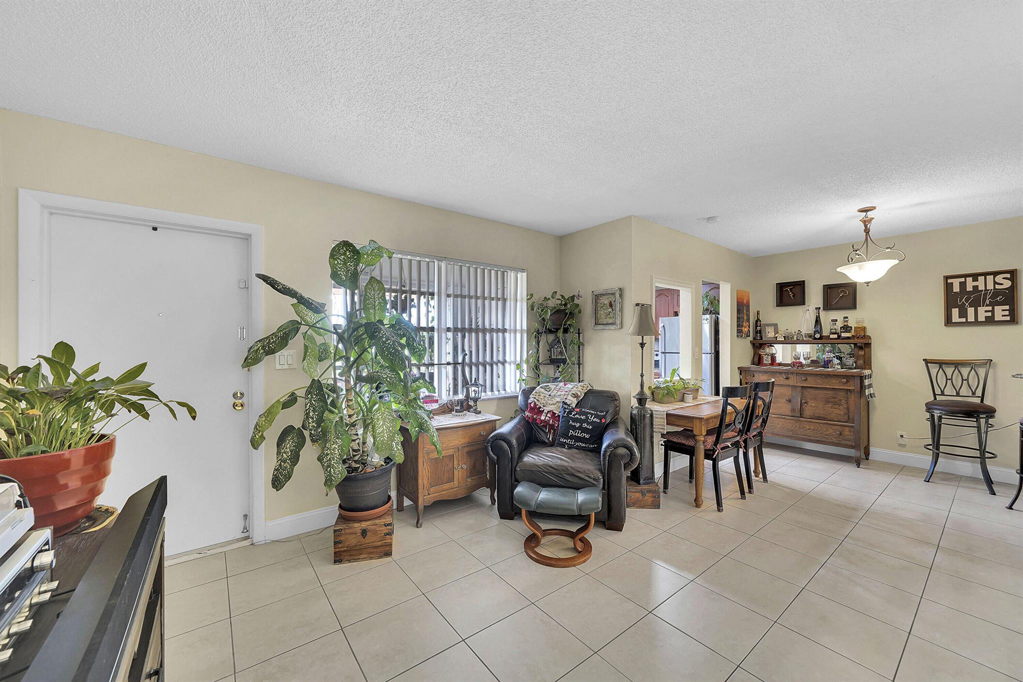 Hollywood, Florida 33021, United States, 2 Bedrooms Bedrooms, ,1 BathroomBathrooms,Residential,Active,209611