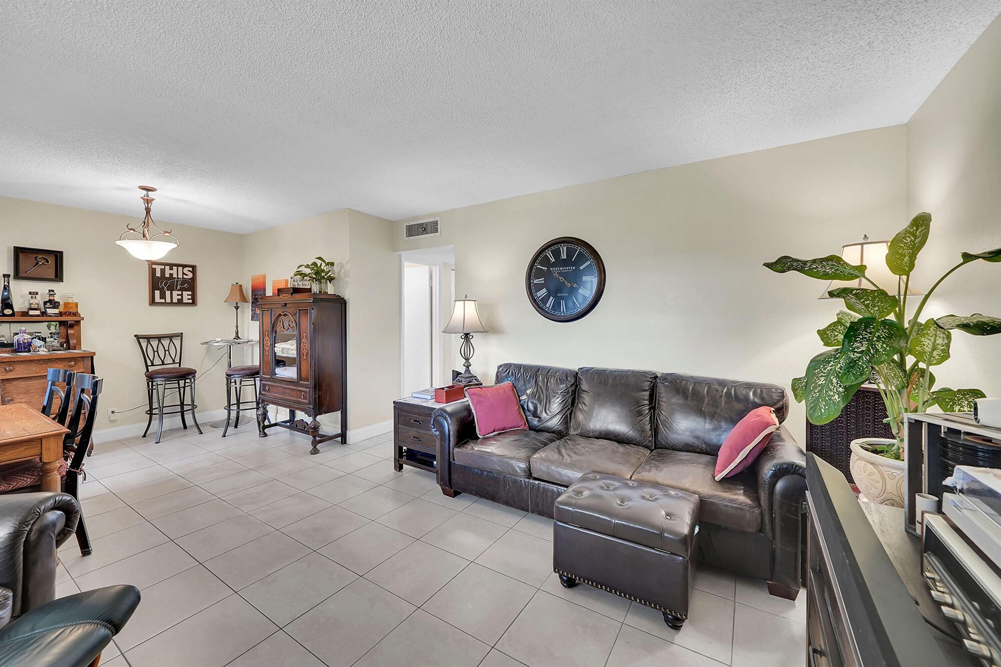 Hollywood, Florida 33021, United States, 2 Bedrooms Bedrooms, ,1 BathroomBathrooms,Residential,Active,209611