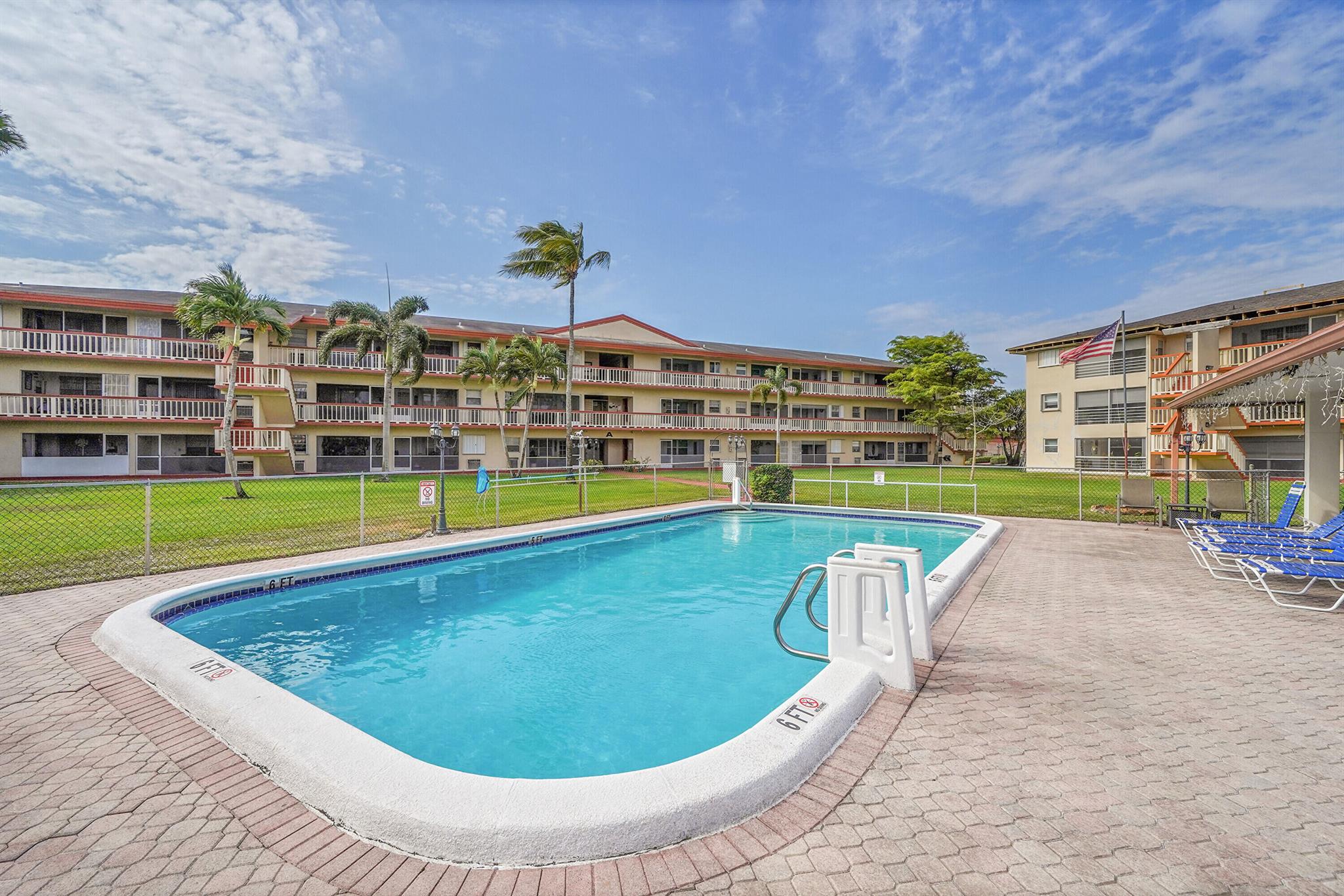 Hollywood, Florida 33021, United States, 2 Bedrooms Bedrooms, ,1 BathroomBathrooms,Residential,Active,209611