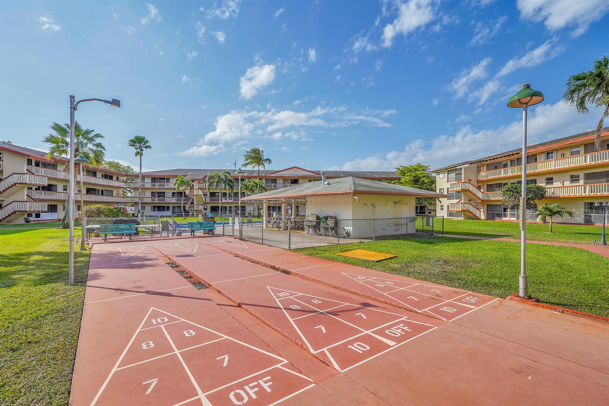 Hollywood, Florida 33021, United States, 2 Bedrooms Bedrooms, ,1 BathroomBathrooms,Residential,Active,209611