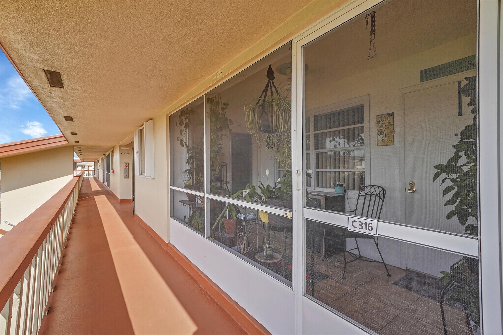 Hollywood, Florida 33021, United States, 2 Bedrooms Bedrooms, ,1 BathroomBathrooms,Residential,Active,209611