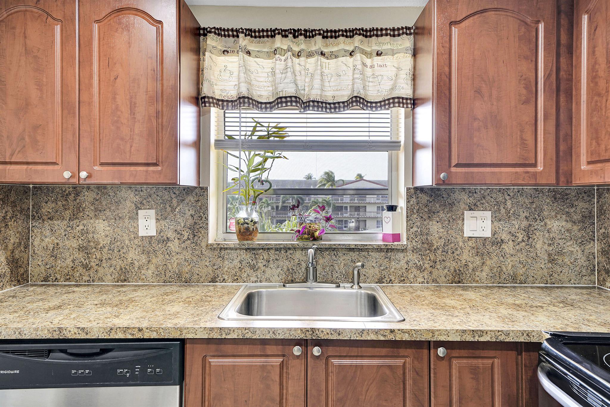 Hollywood, Florida 33021, United States, 2 Bedrooms Bedrooms, ,1 BathroomBathrooms,Residential,Active,209611