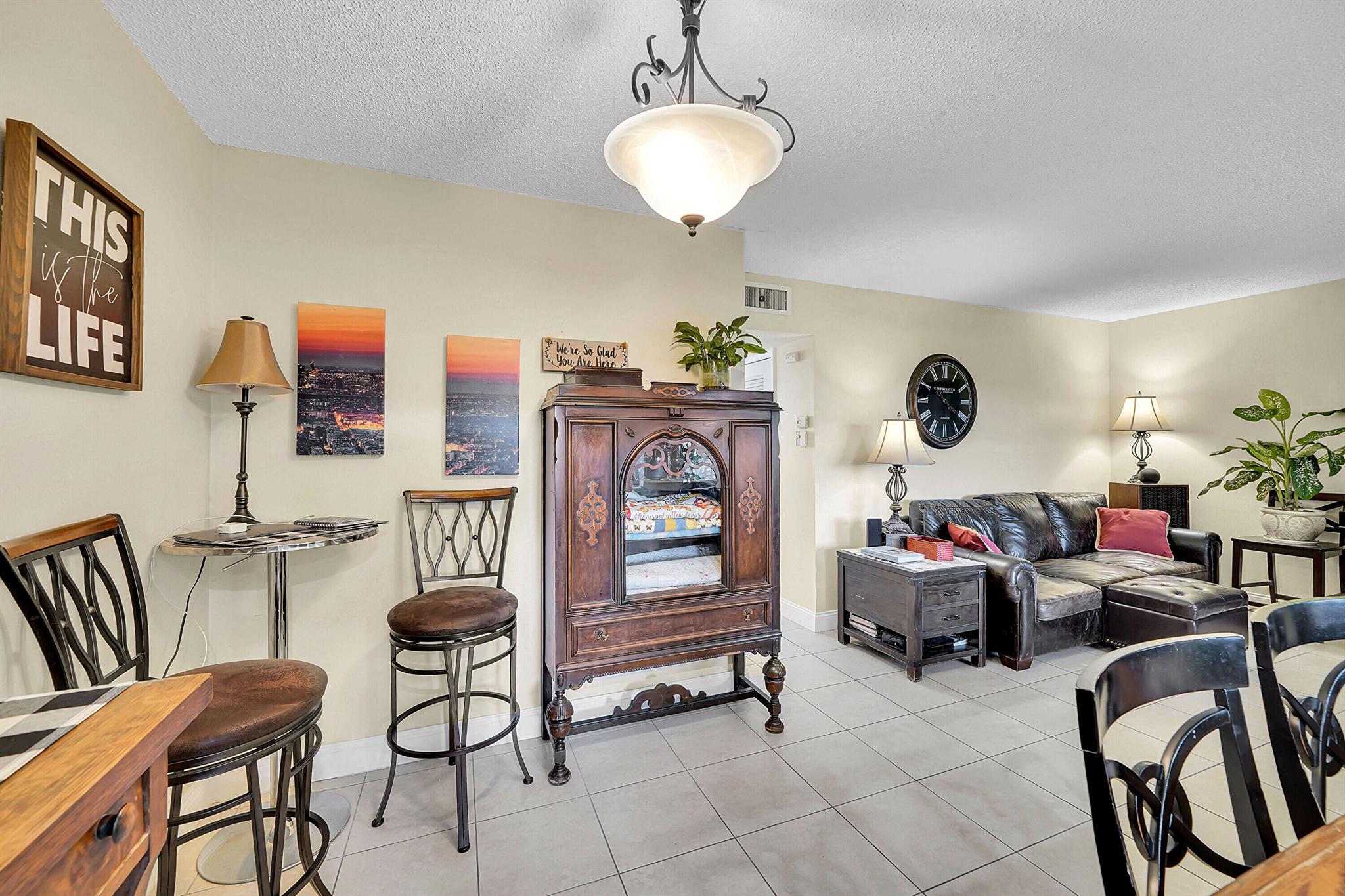 Hollywood, Florida 33021, United States, 2 Bedrooms Bedrooms, ,1 BathroomBathrooms,Residential,Active,209611