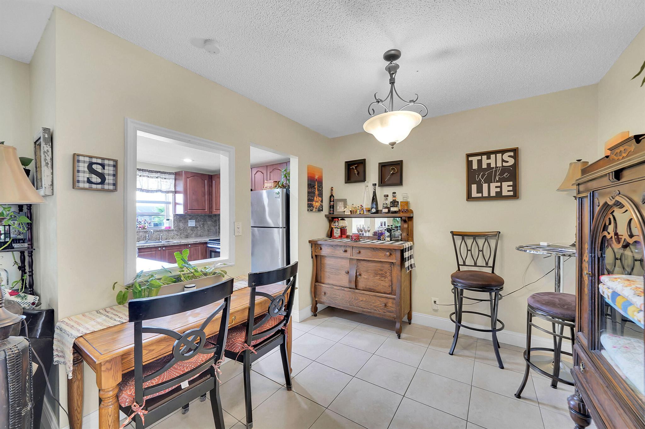 Hollywood, Florida 33021, United States, 2 Bedrooms Bedrooms, ,1 BathroomBathrooms,Residential,Active,209611