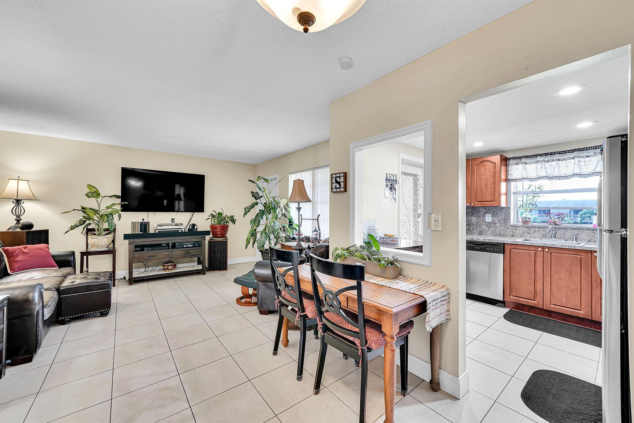 Hollywood, Florida 33021, United States, 2 Bedrooms Bedrooms, ,1 BathroomBathrooms,Residential,Active,209611