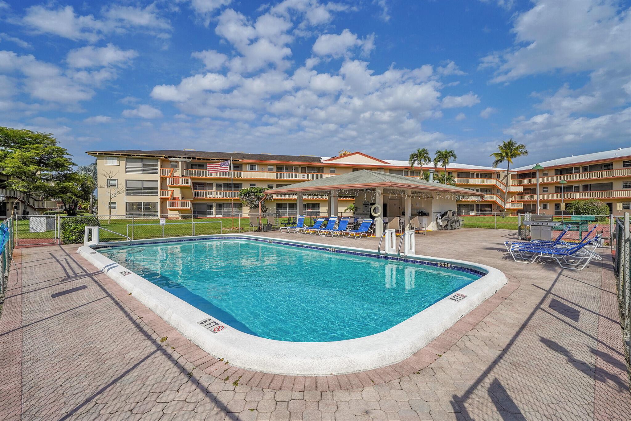 Hollywood, Florida 33021, United States, 2 Bedrooms Bedrooms, ,1 BathroomBathrooms,Residential,Active,209611