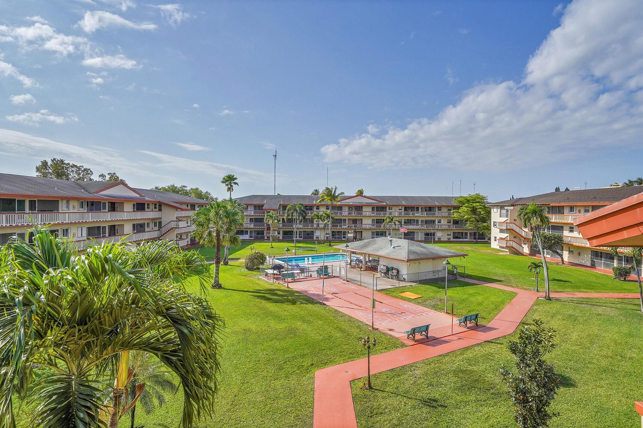 Hollywood, Florida 33021, United States, 2 Bedrooms Bedrooms, ,1 BathroomBathrooms,Residential,Active,209611