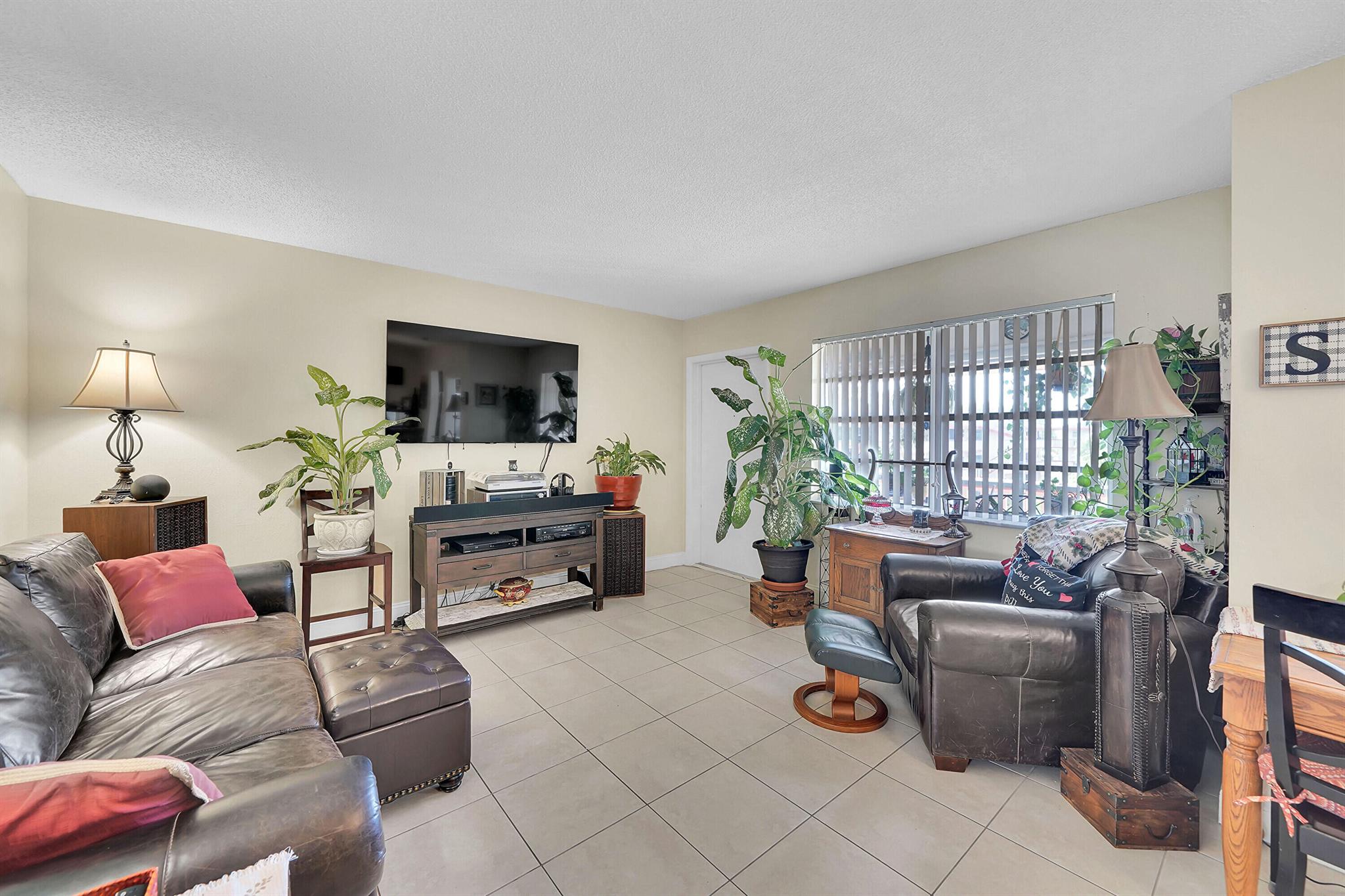Hollywood, Florida 33021, United States, 2 Bedrooms Bedrooms, ,1 BathroomBathrooms,Residential,Active,209611