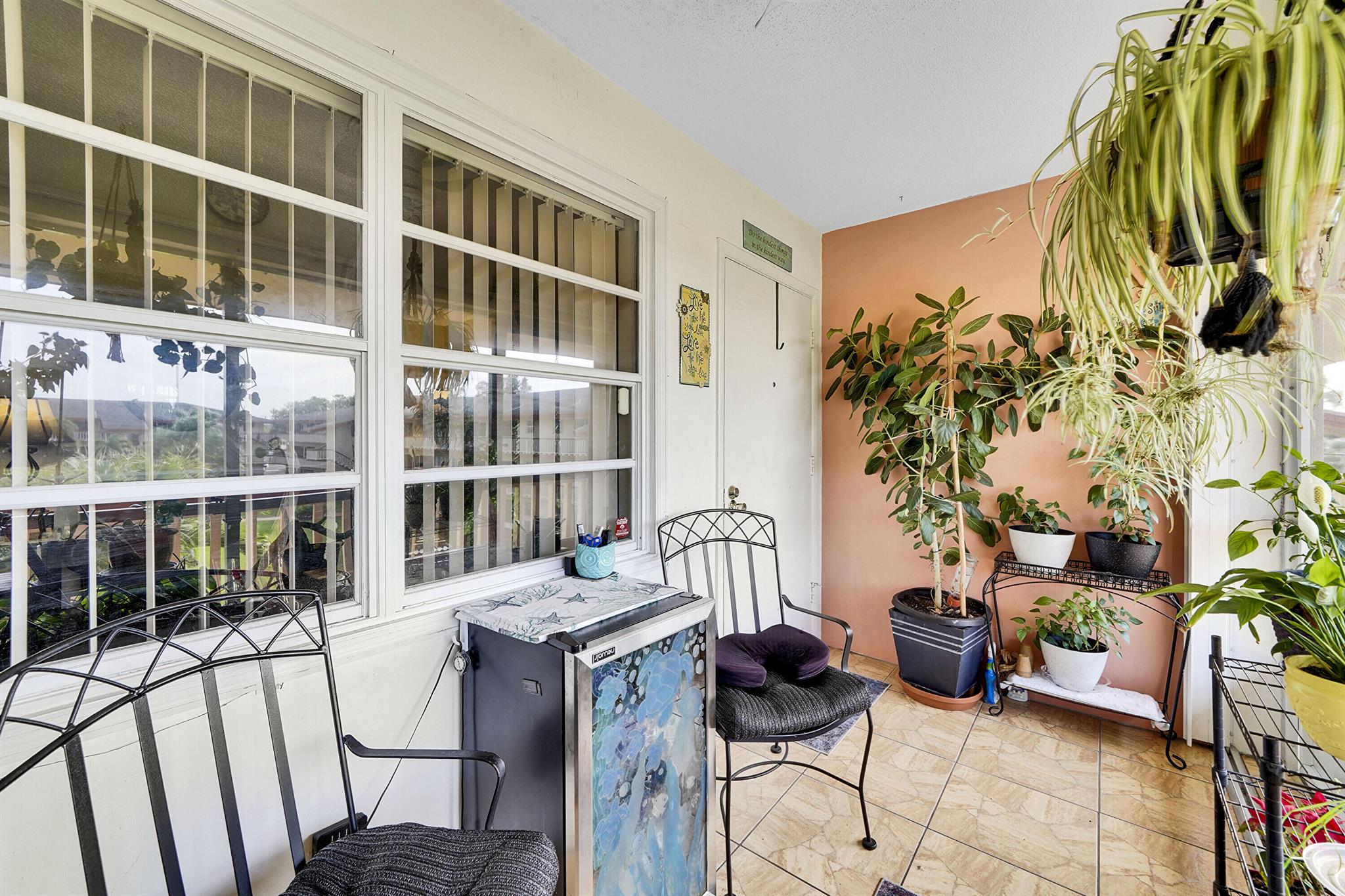 Hollywood, Florida 33021, United States, 2 Bedrooms Bedrooms, ,1 BathroomBathrooms,Residential,Active,209611