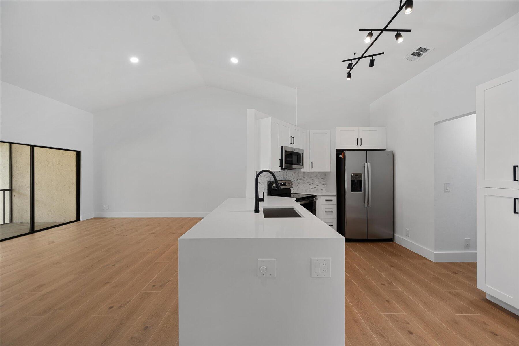 SHORES AT WELLINGTON II COND DECL FILED 2-27-86 IN - Residential