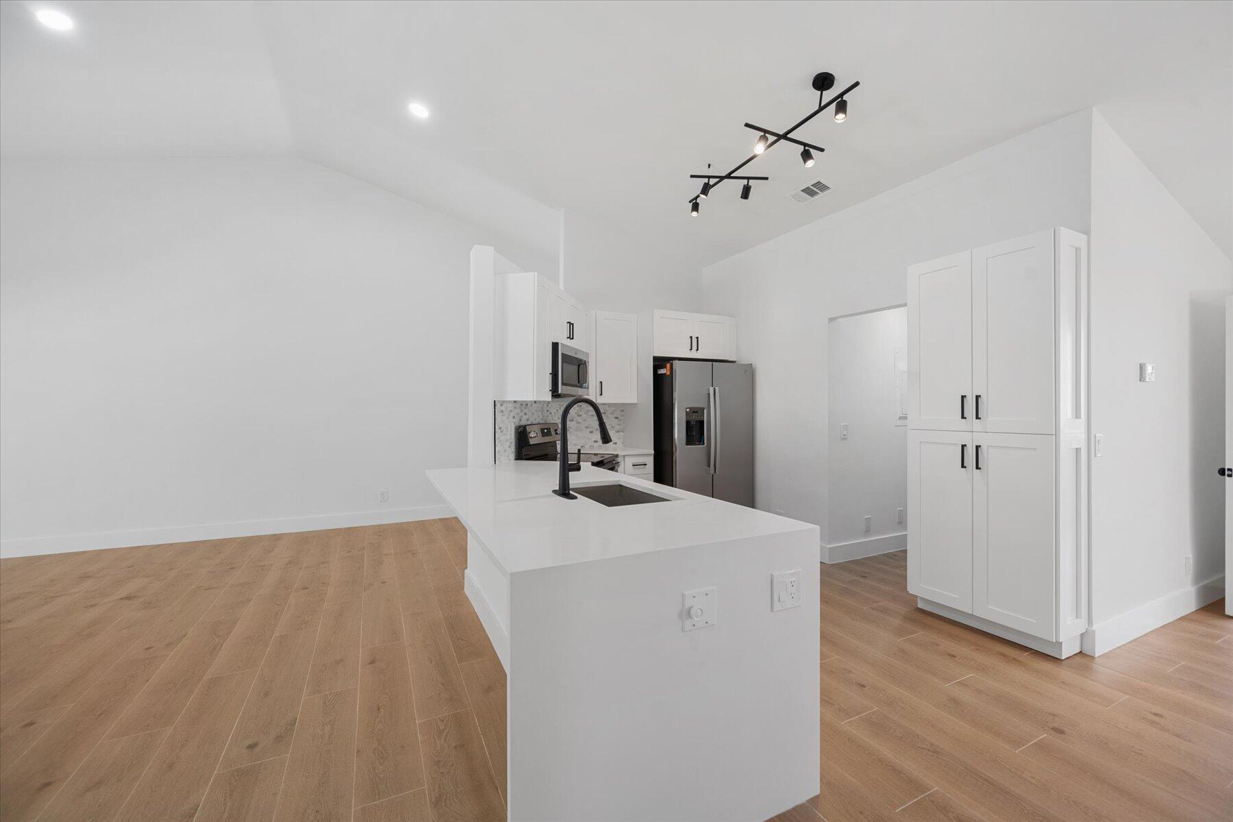 SHORES AT WELLINGTON II COND DECL FILED 2-27-86 IN - Residential